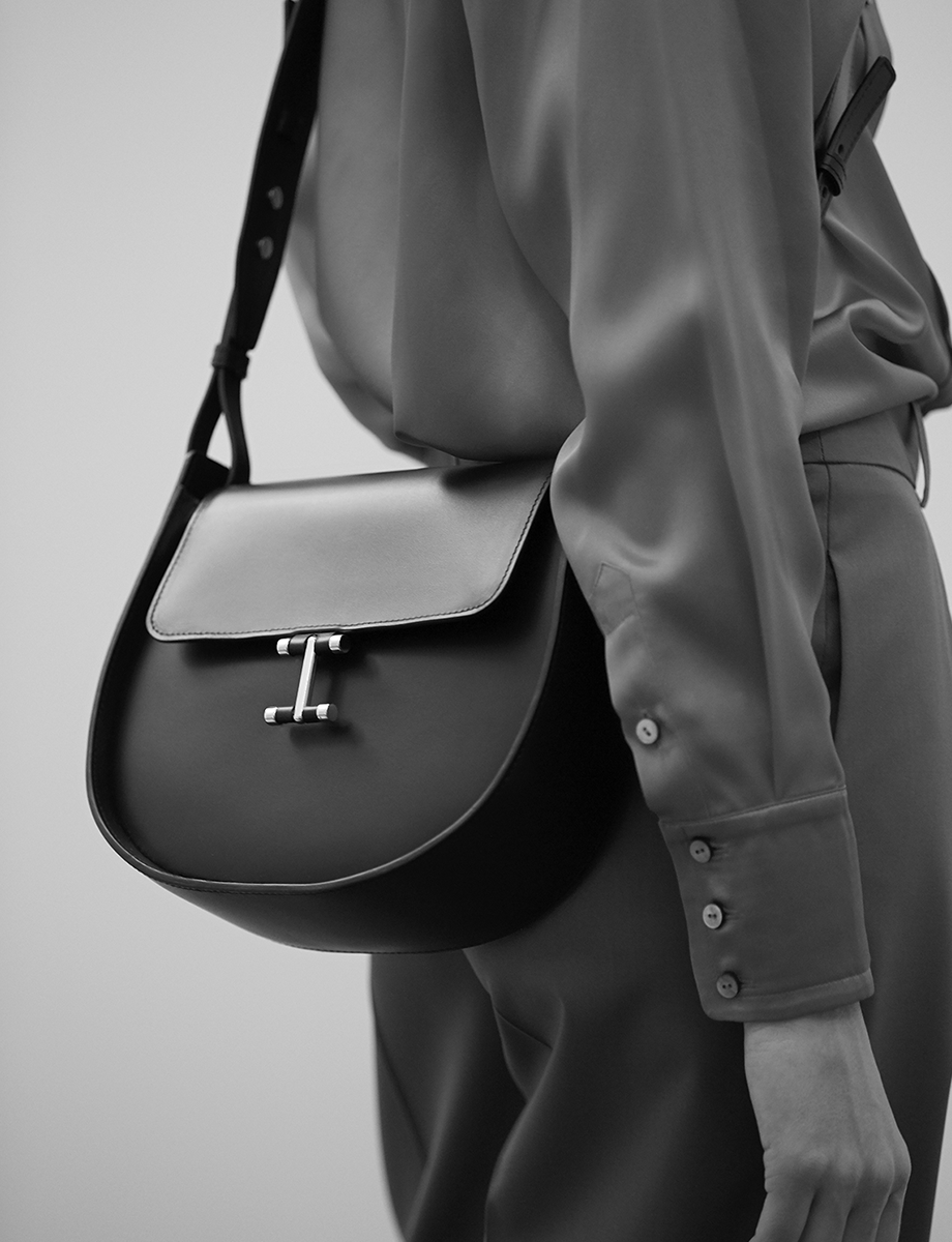 Come posso prendermi cura della mia borsa in pelle?