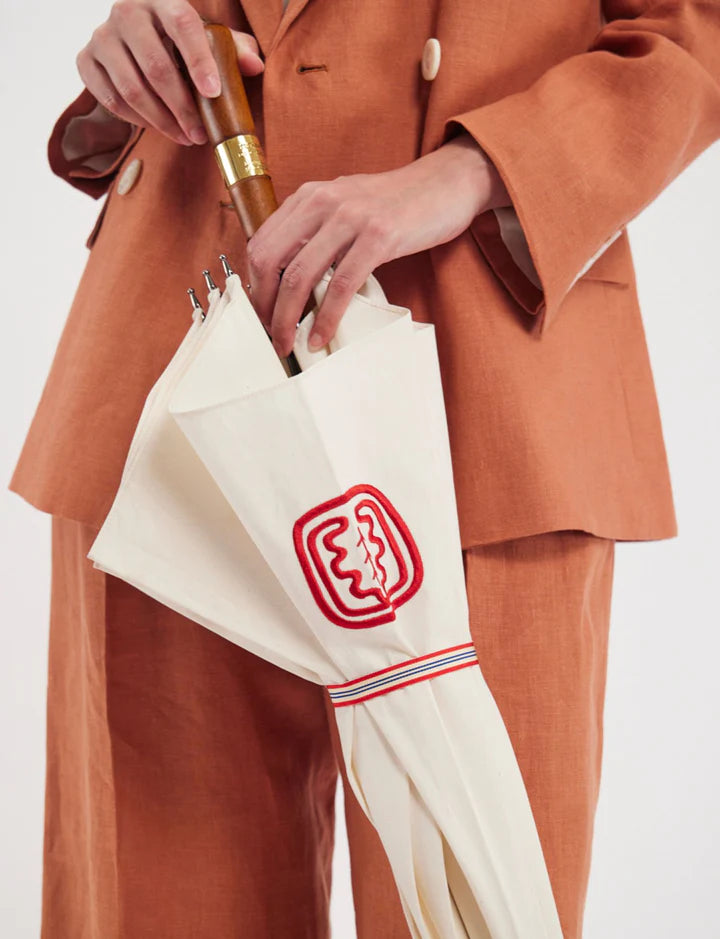 Ines de la Fressange Paris x Le Parapluie de Cherbourg: una collaborazione iconica