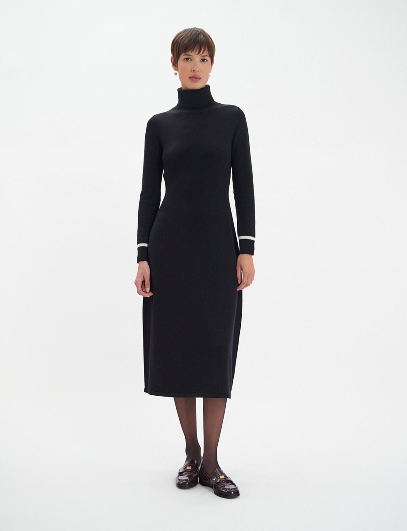 Divino vestido negro di collo alto con costola bianca