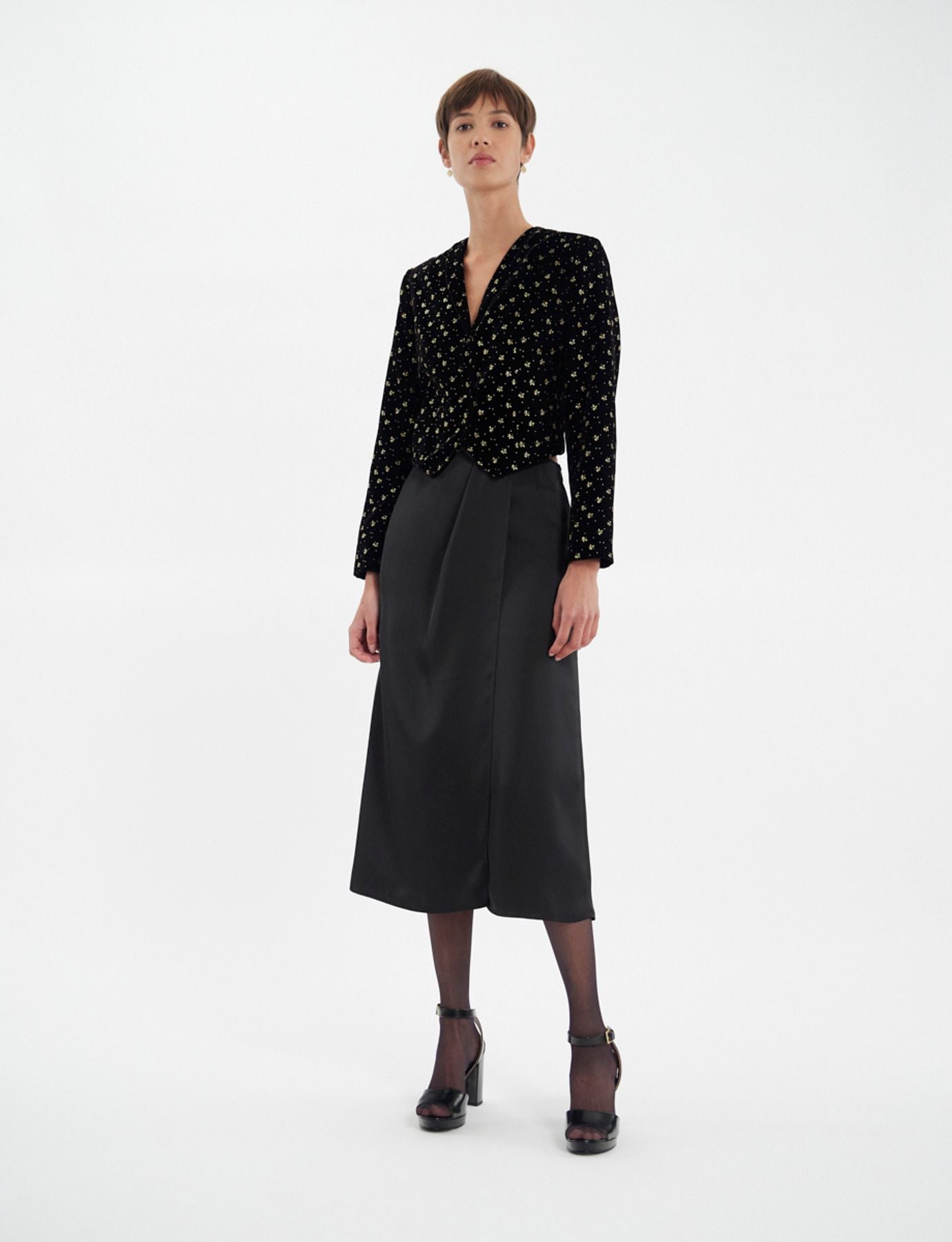 Chaqueta bolero Ole de terciopelo negro liso con decorazioni dorate