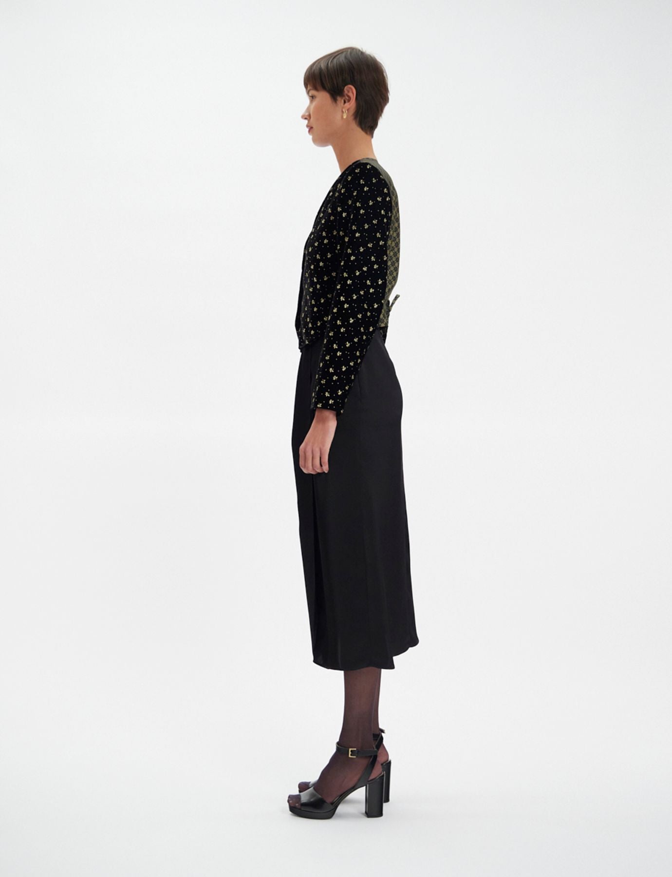 Chaqueta bolero Ole de terciopelo negro liso con decorazioni dorate