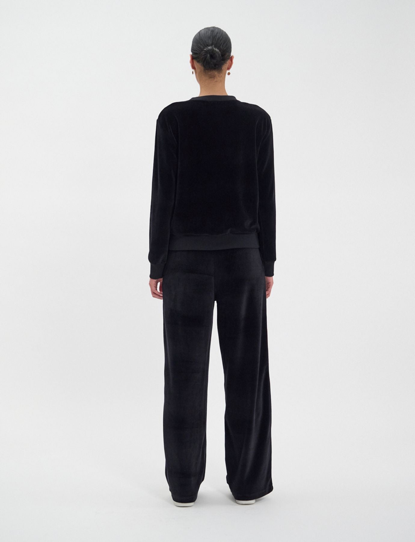 Felpa Mathilde in velluto nero liscio