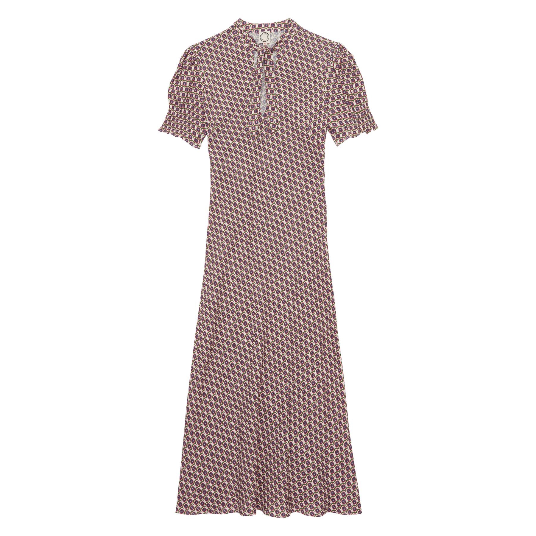 Vestido de cerezo con estampado de hojas de roble