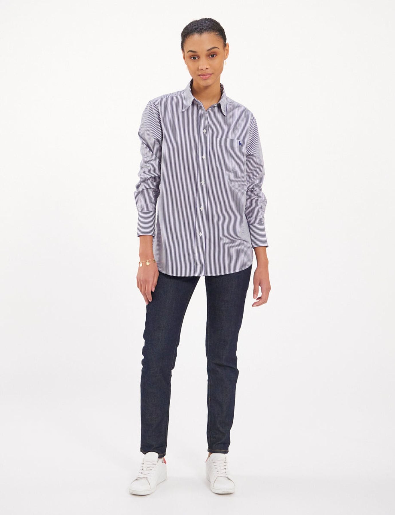 Camicia a righe bianche e blu di Maureen