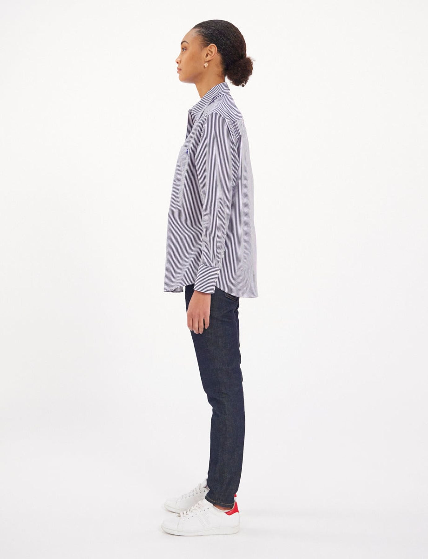 Camicia a righe bianche e blu di Maureen