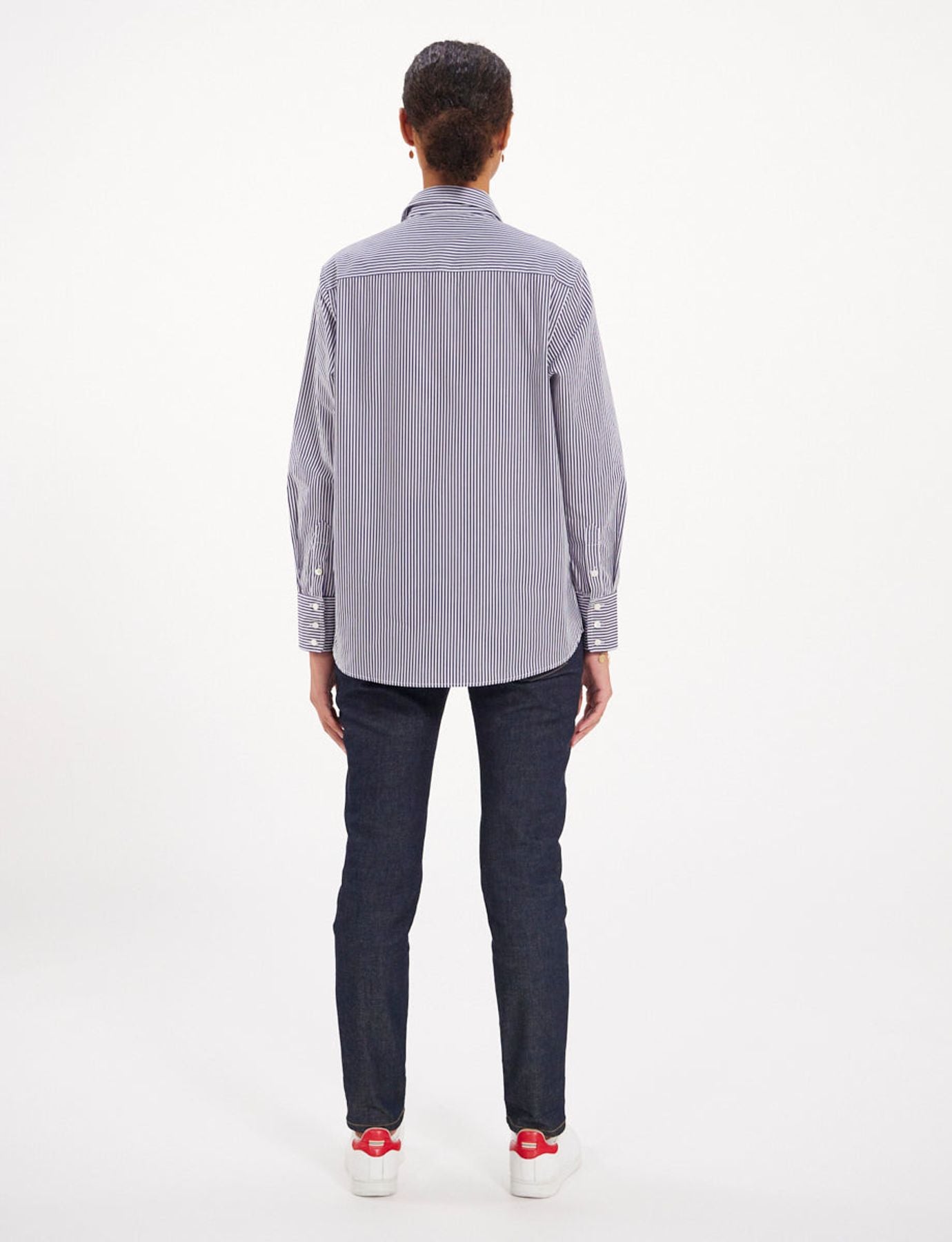Camicia a righe bianche e blu di Maureen