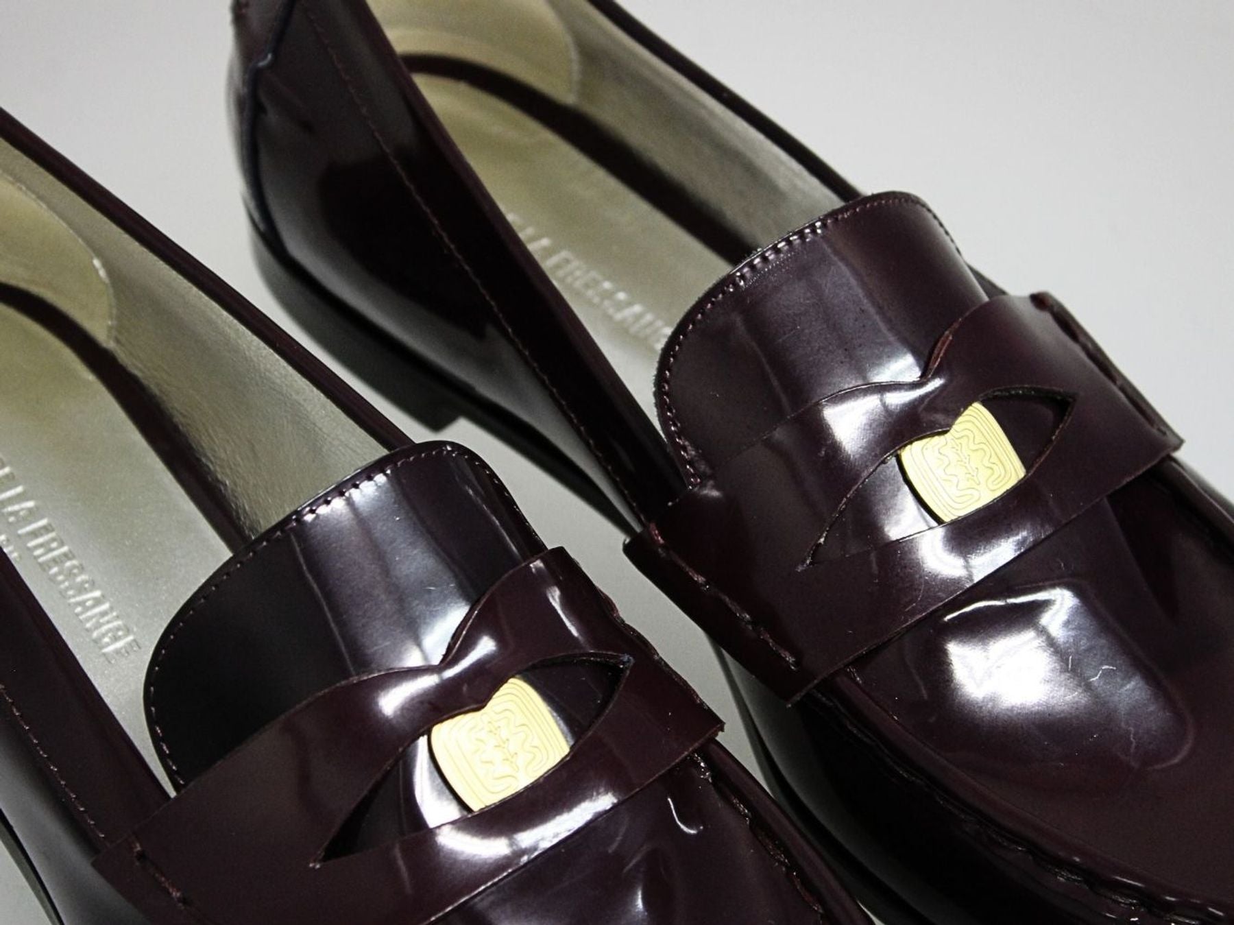 Scarpe Elvire di pelle di lisa, colorate, con cappuccio