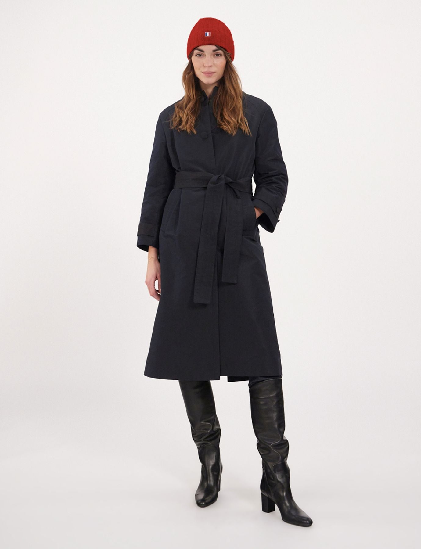Berretto in cashmere con risvolto rosso Ines x Notshy