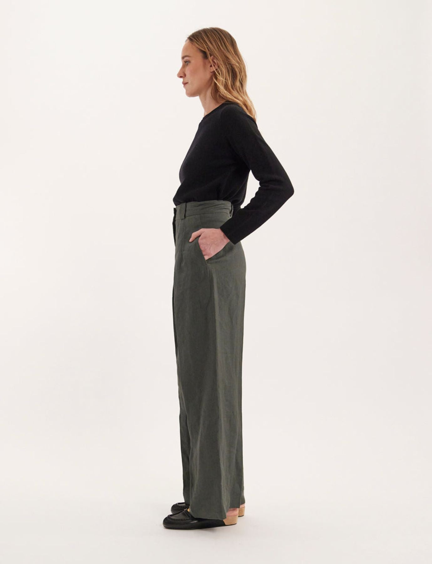 Pantaloni Marlene in lino verde scuro