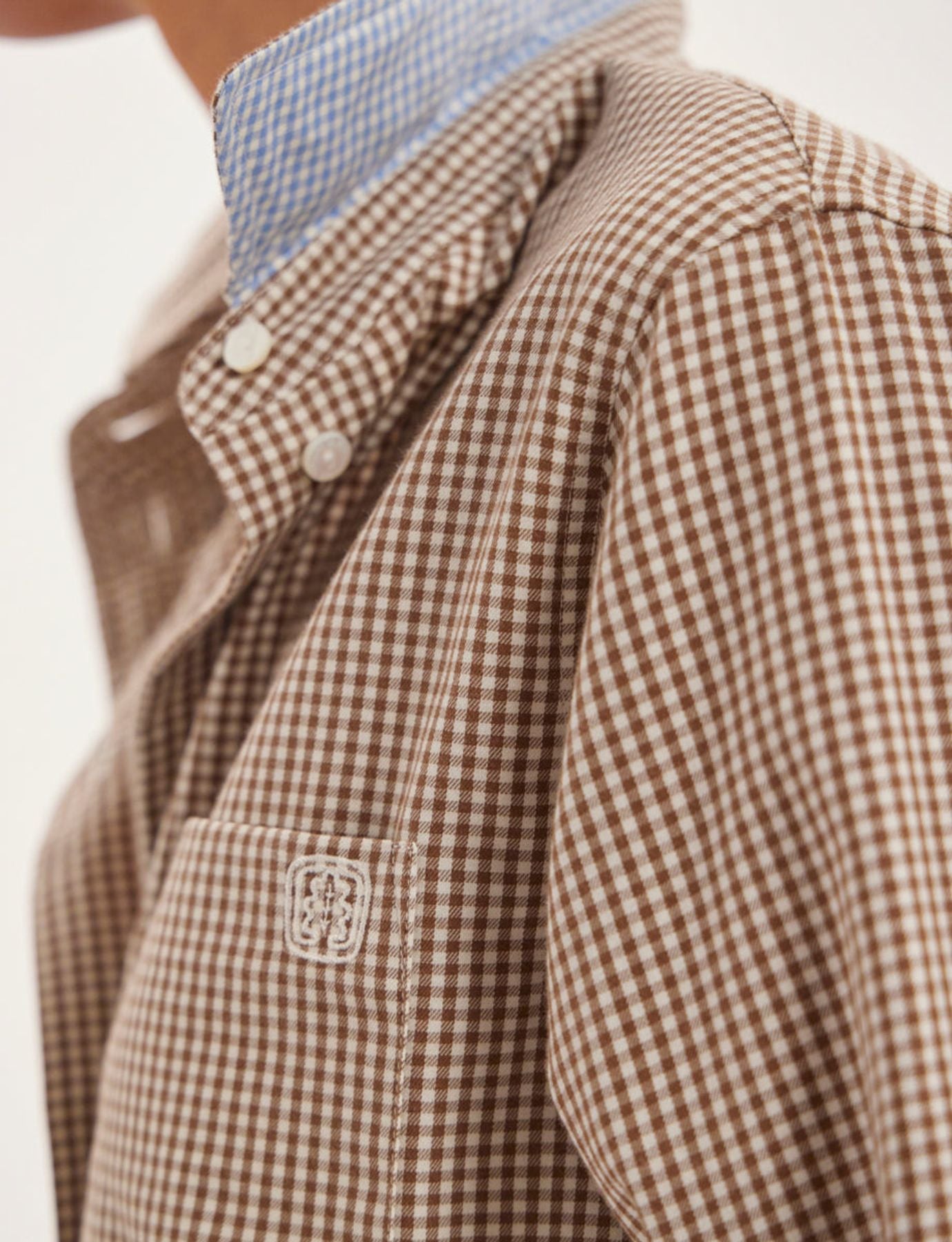 Camisa Maureen marrón y crudo, solapas en contrastes