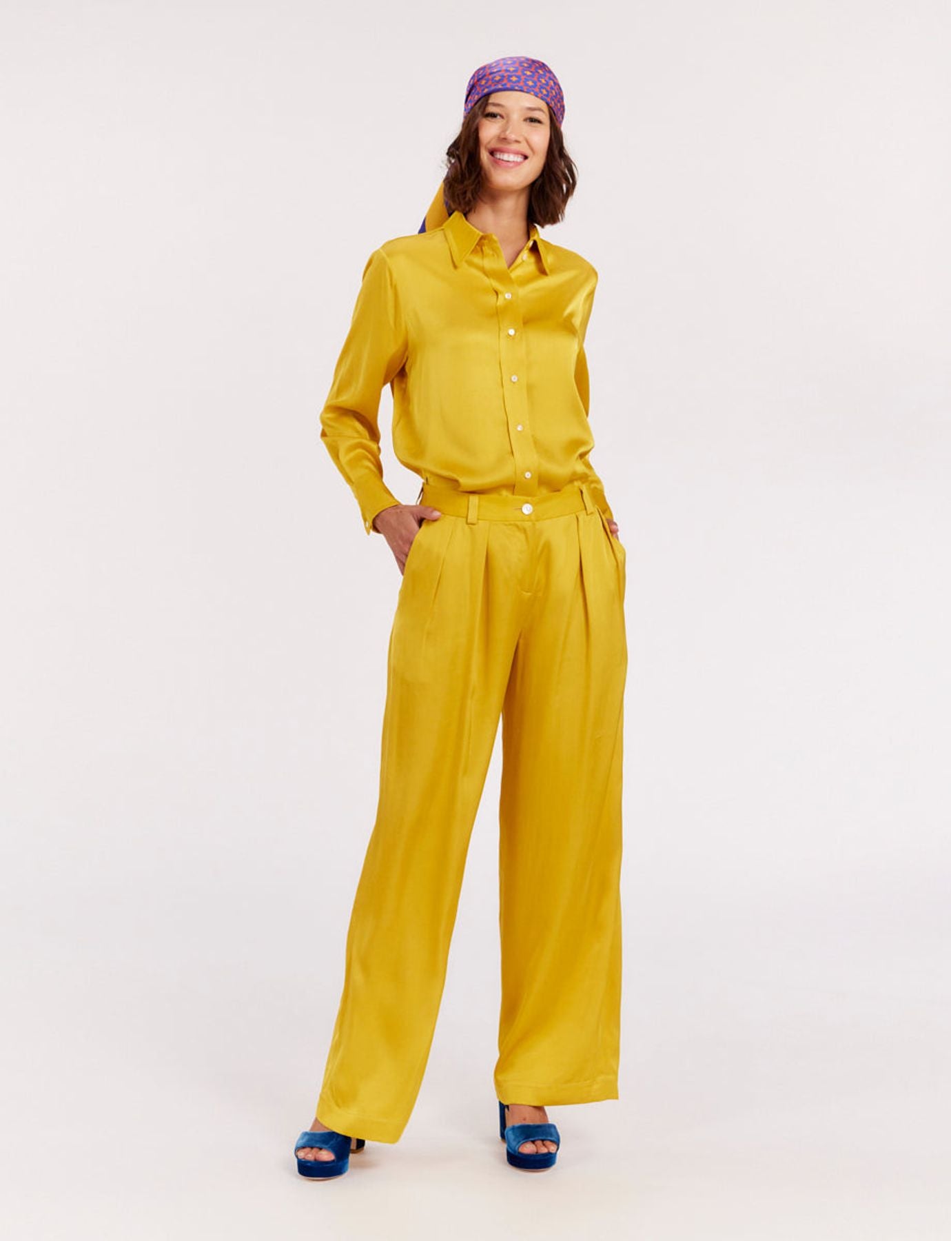 Pantalone Luciano amarillo botón de oro fluido