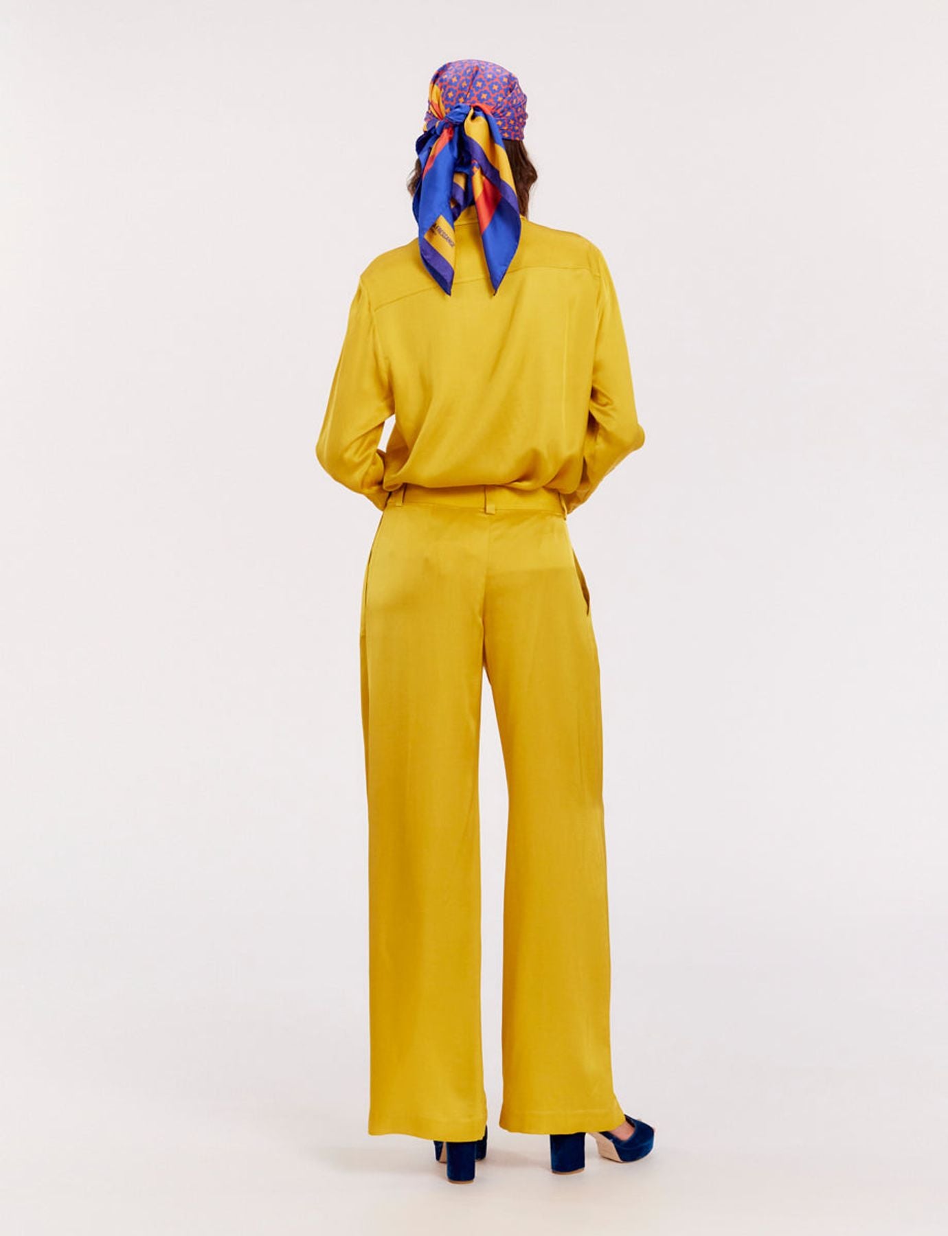 Pantalone Luciano amarillo botón de oro fluido