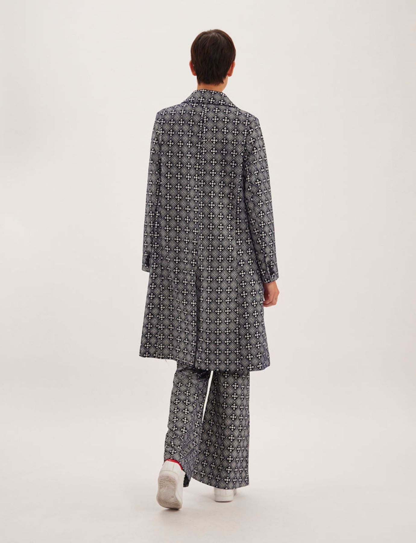 Cappotto Franck ricamato in bianco e blu