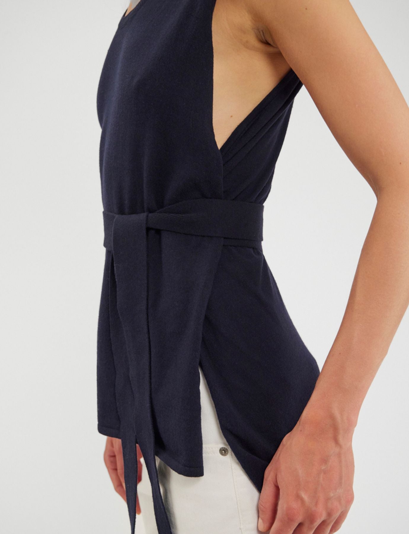 Albane Top azul marino