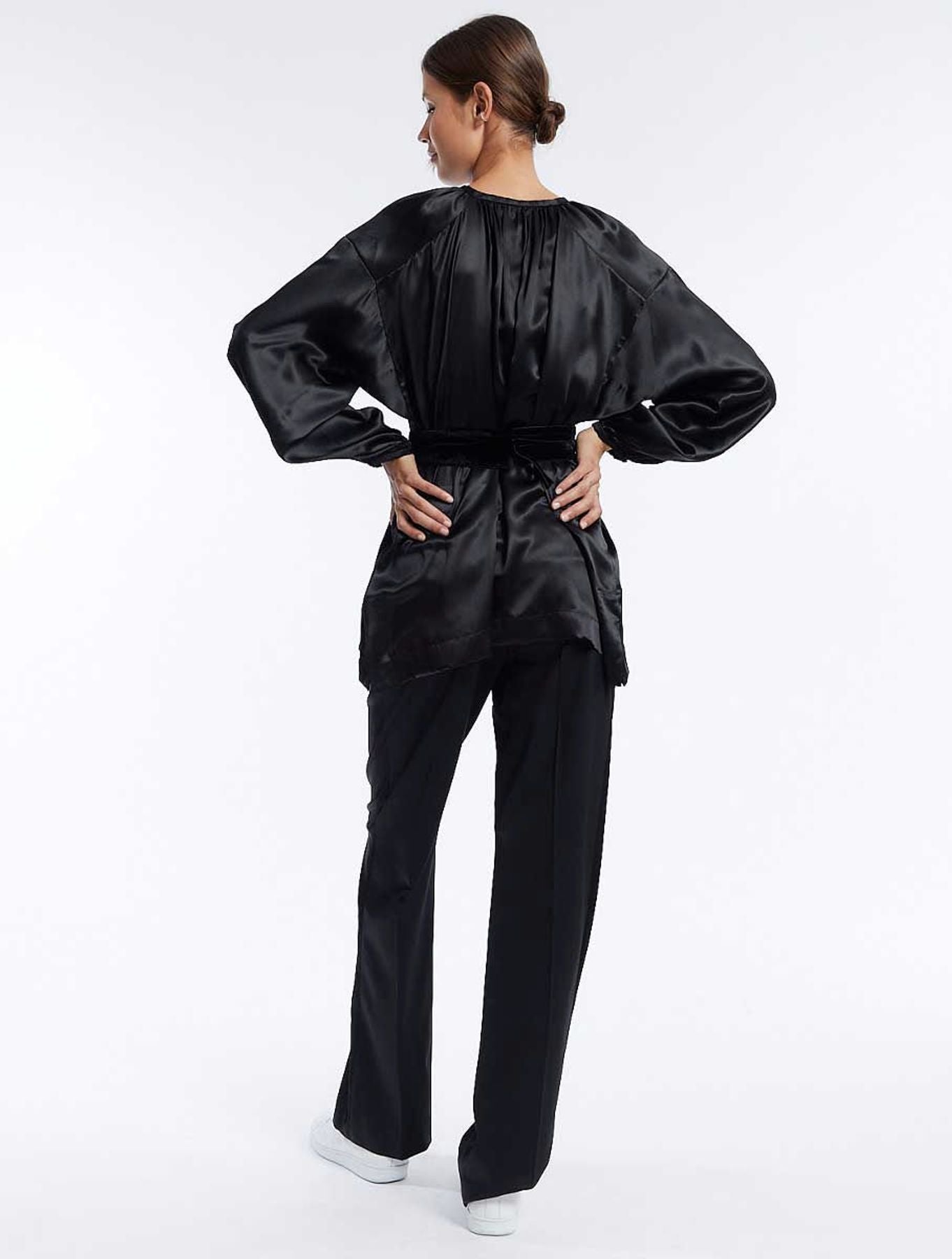 Top Floralie in seta nera