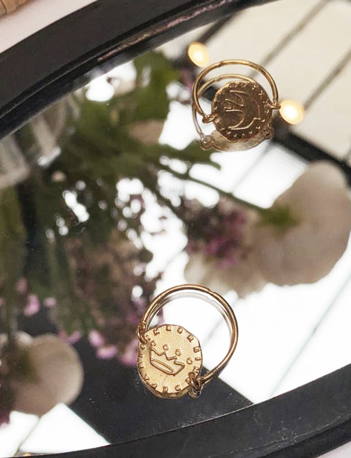 Anillo di Lutecia ricoperto d'oro con motivo di paloma