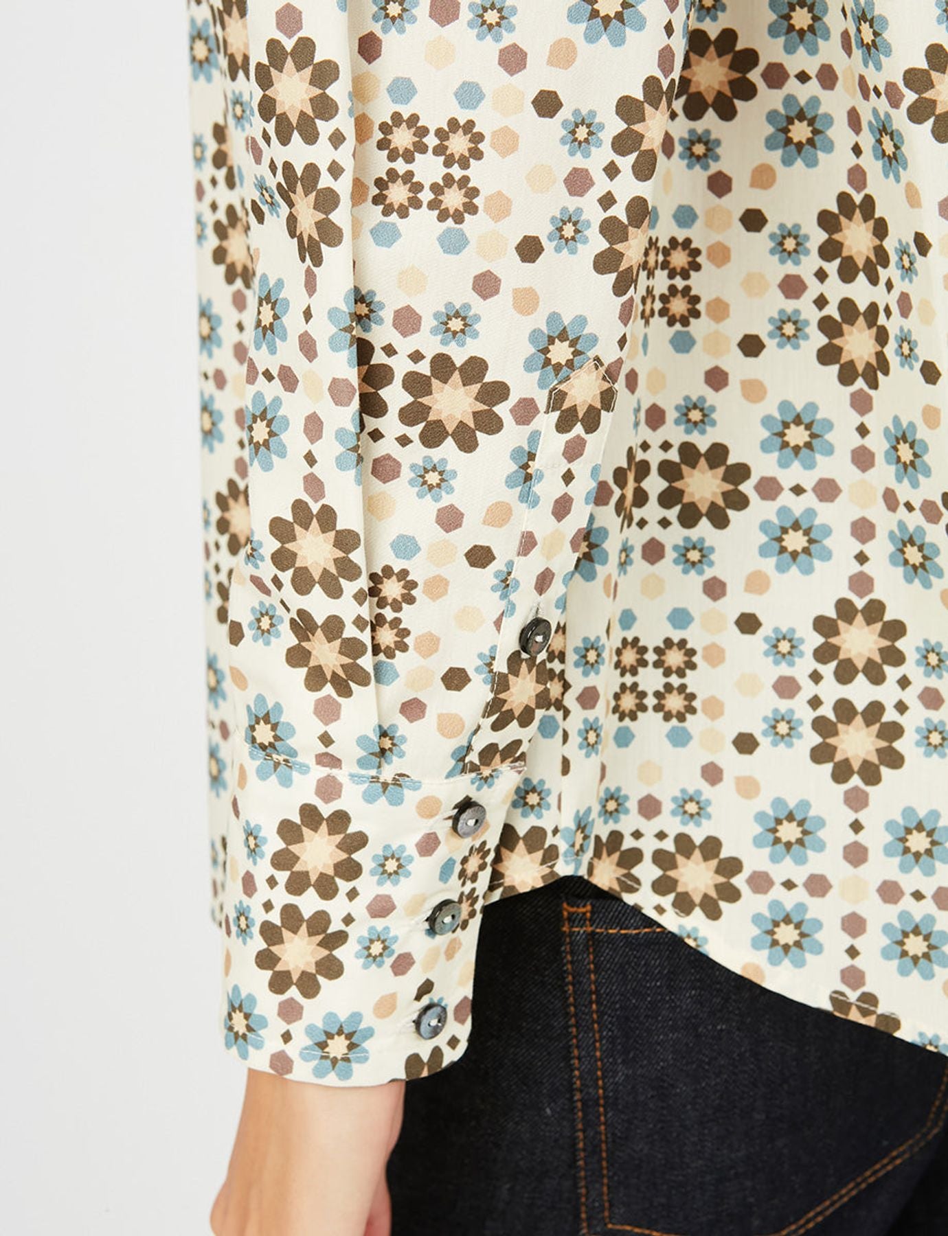 Camisa ha impresso Maureen Boulbon