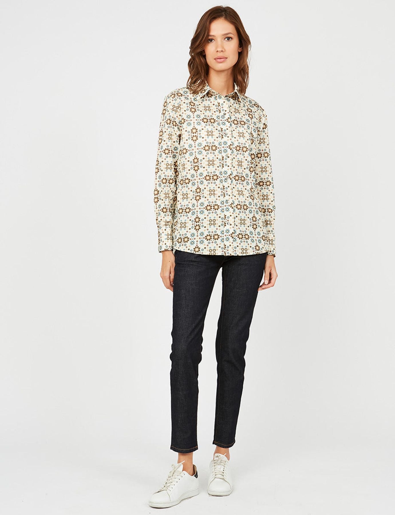 Camisa ha impresso Maureen Boulbon