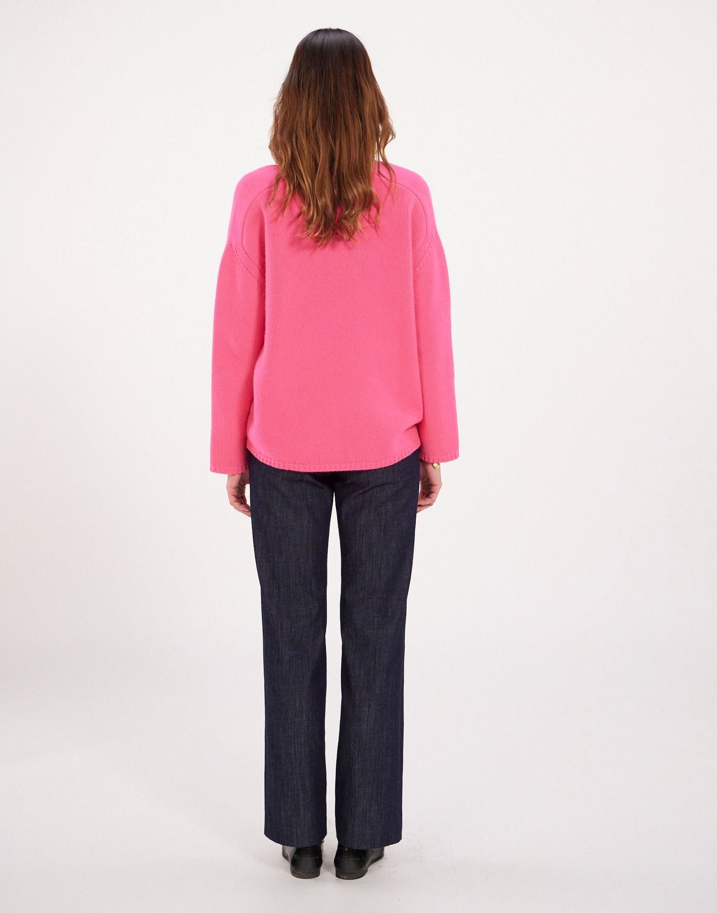 Maglia di cachemira fucsia con collo a V e mango martillo x Notshy