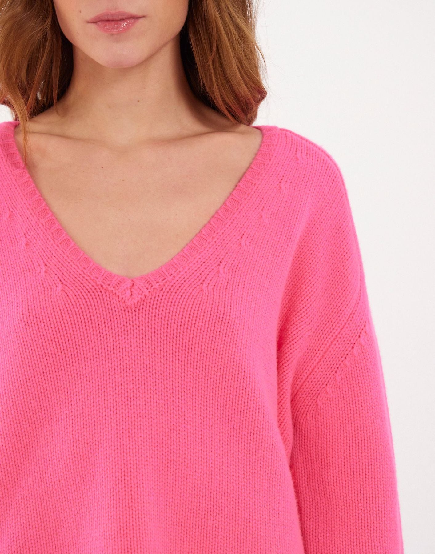 Maglia di cachemira fucsia con collo a V e mango martillo x Notshy