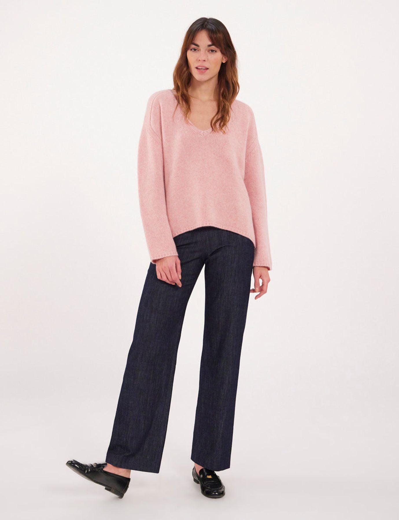 Maglia rosa con collo a V e mango martillo x Notshy