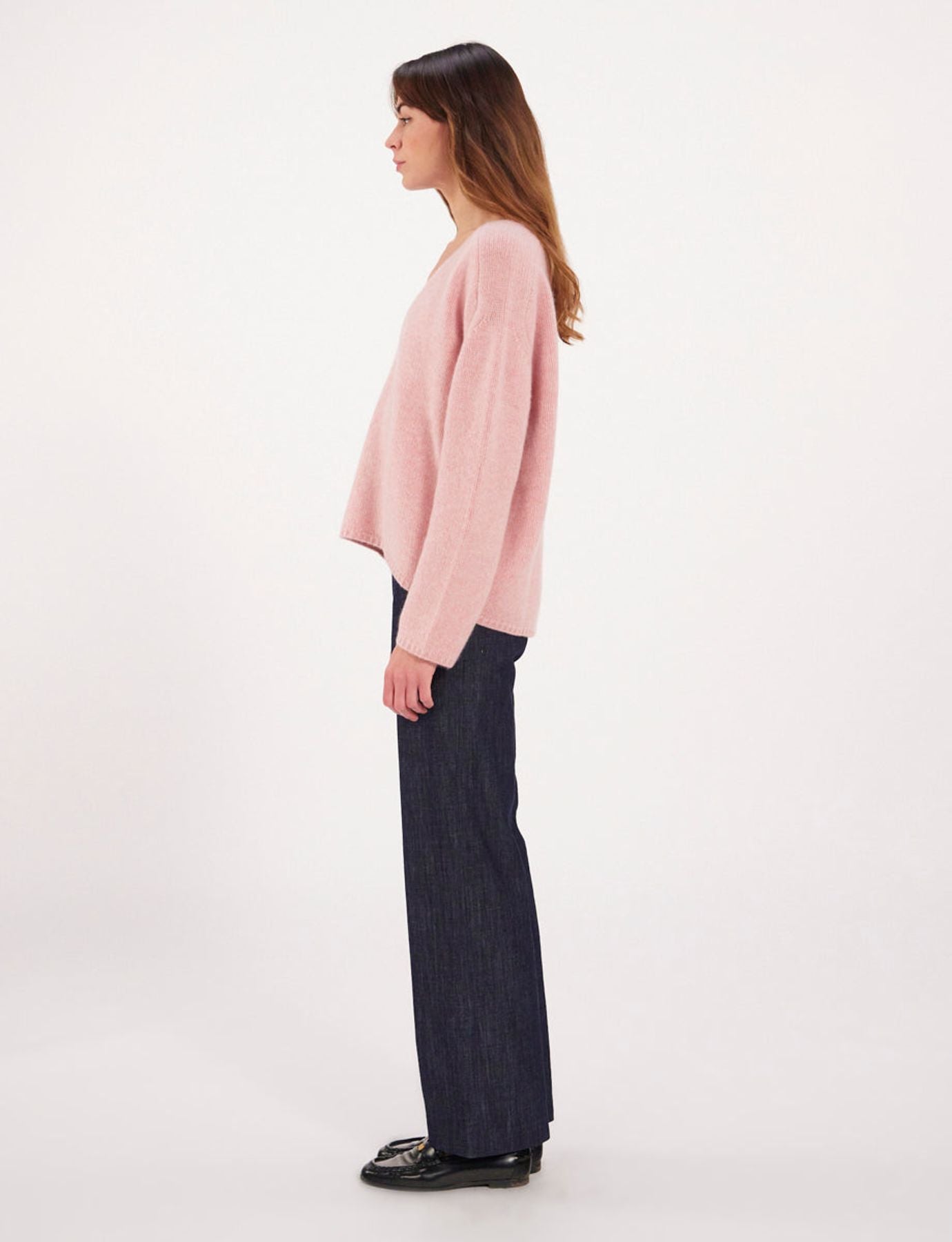 Maglia rosa con collo a V e mango martillo x Notshy