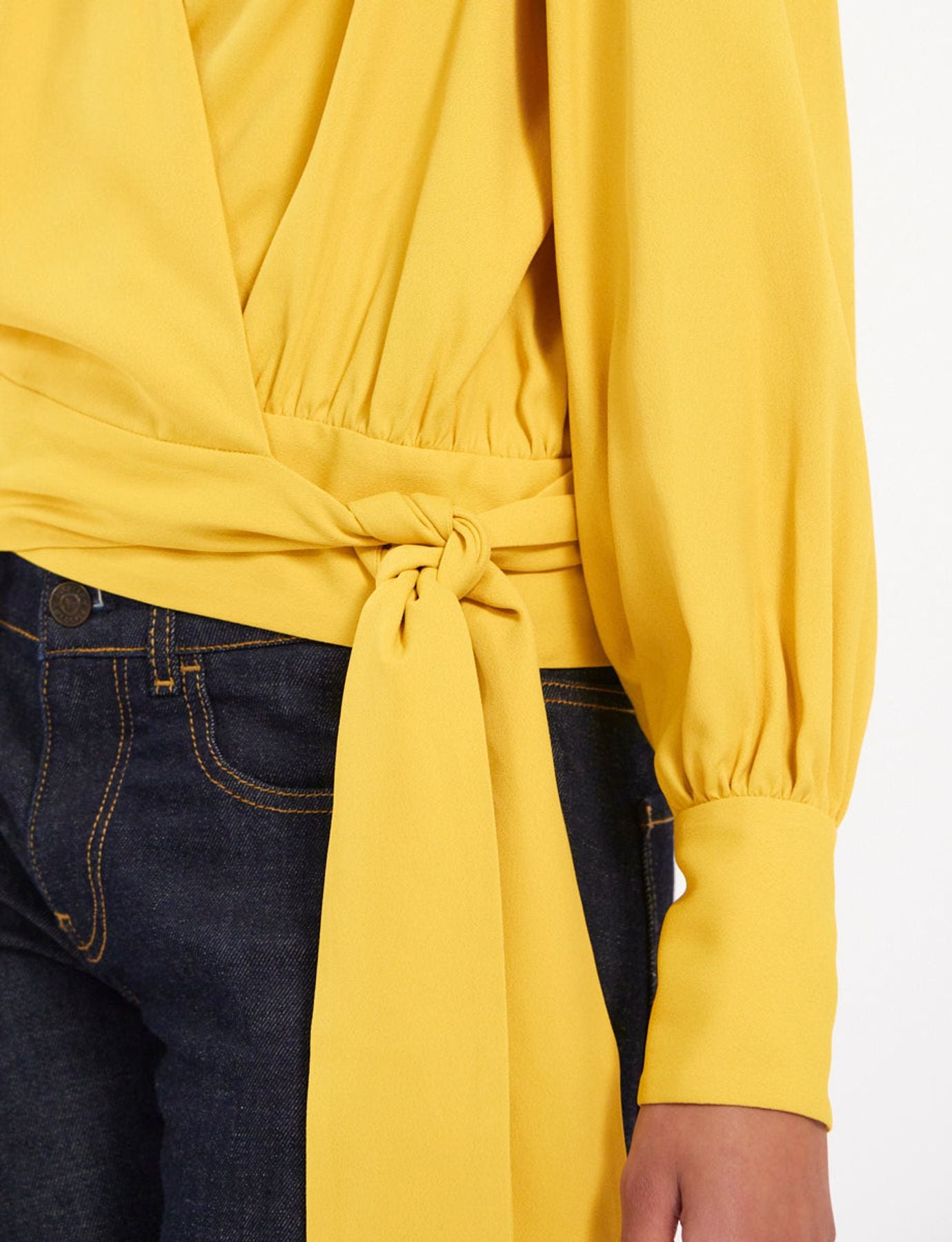 Blusa amarilla de crepé Elena