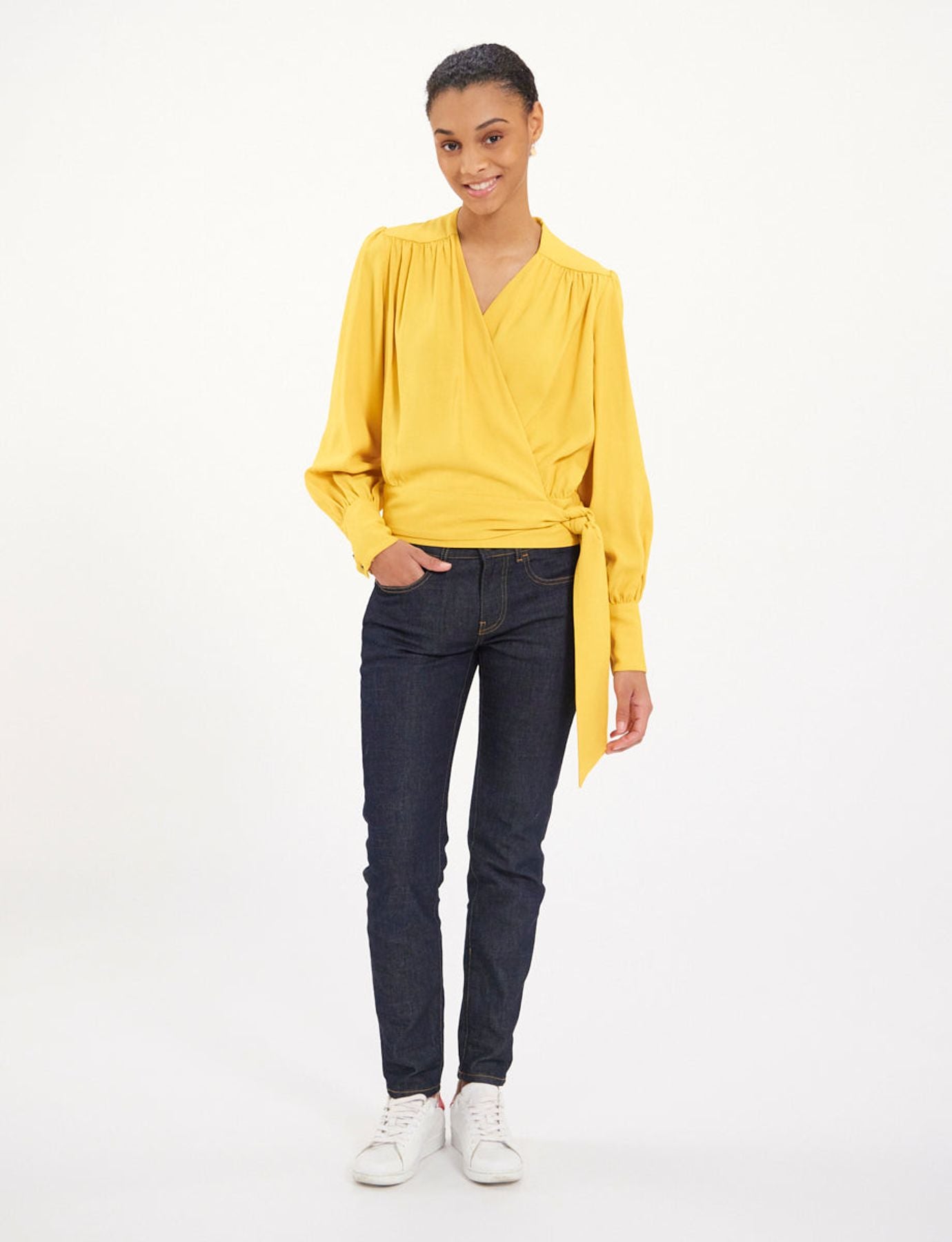 Blusa amarilla de crepé Elena