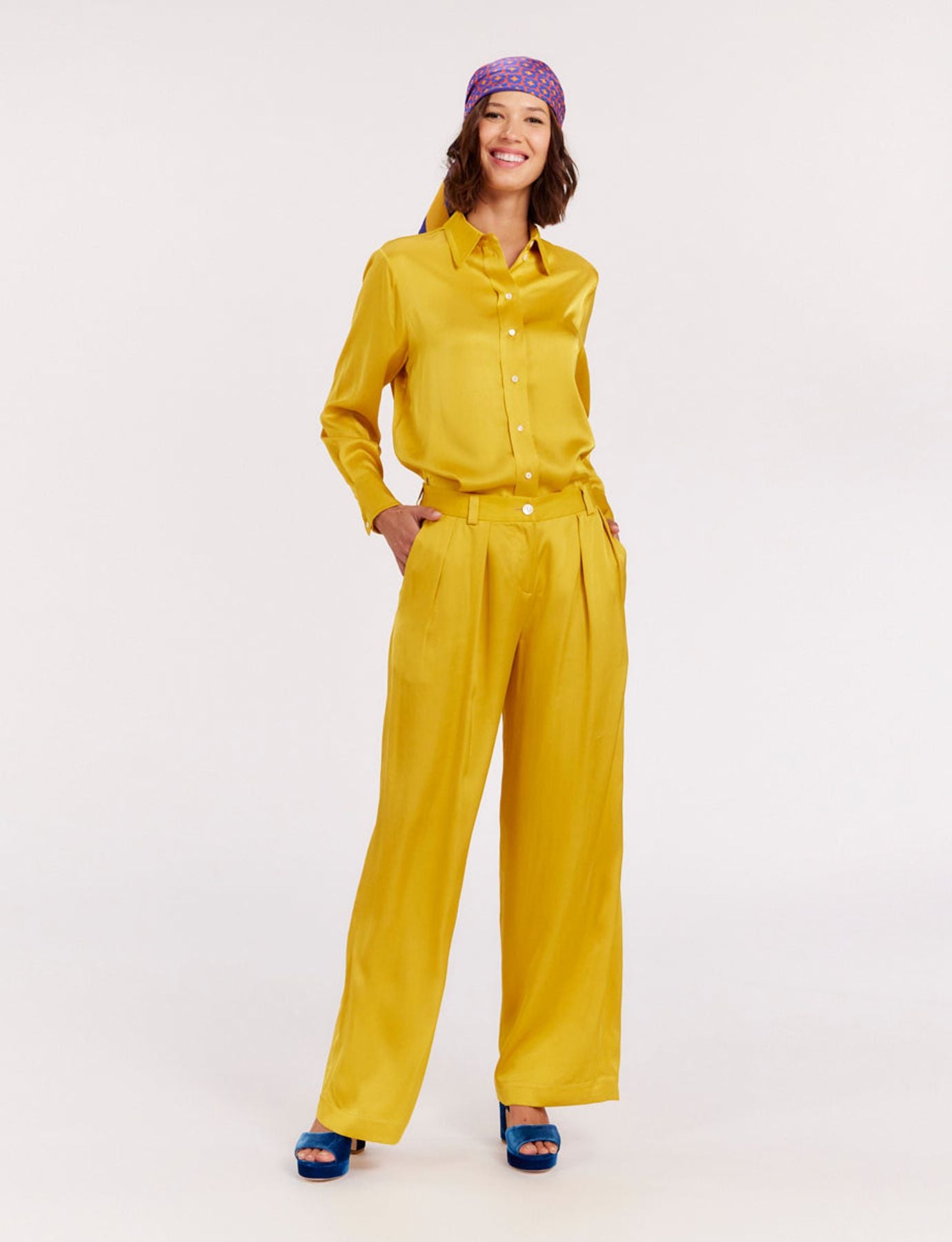 pantaloni-luciano-fluido-giallo-bottone-d-39-oro