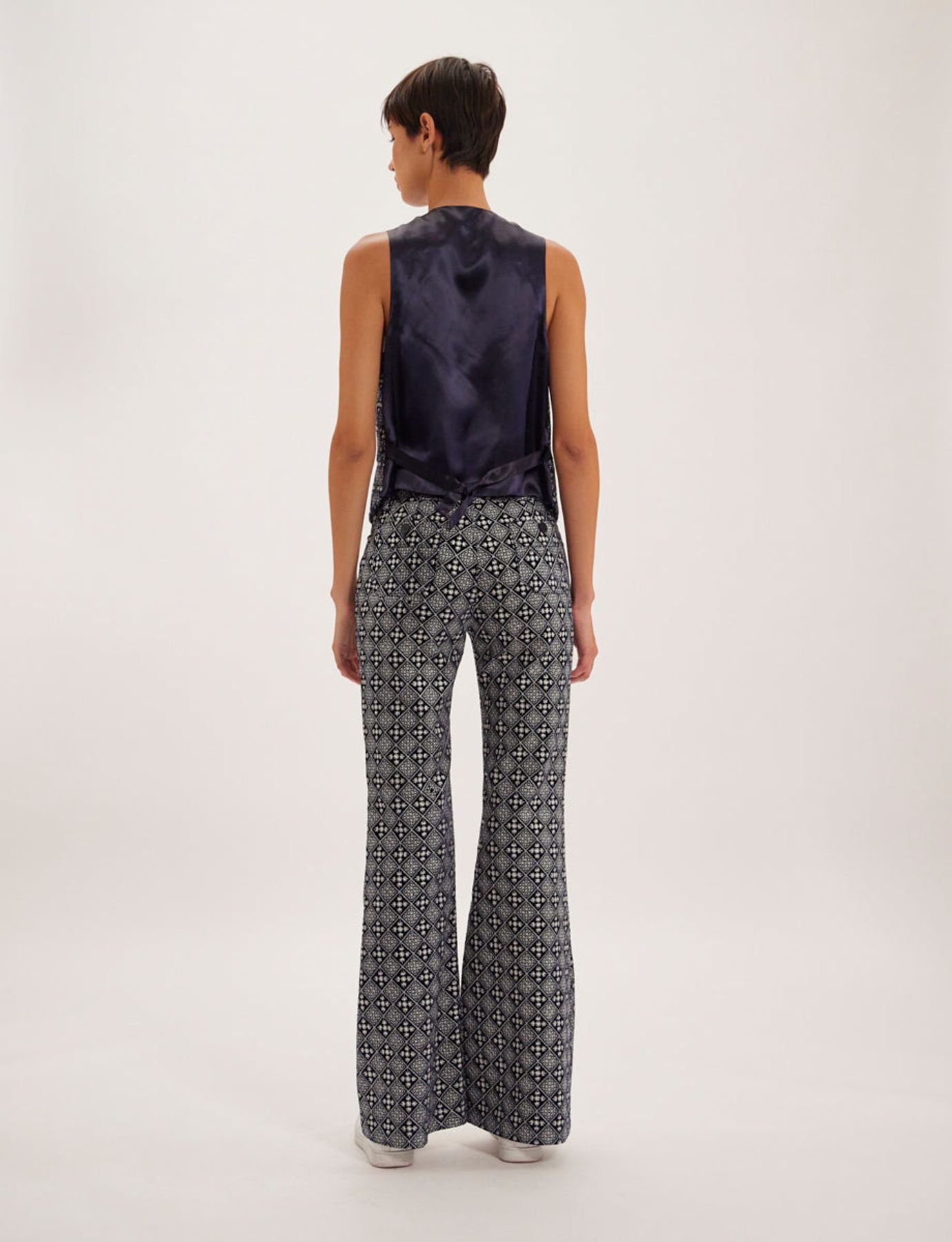 Charlotte pantalone bordado azul y blanco