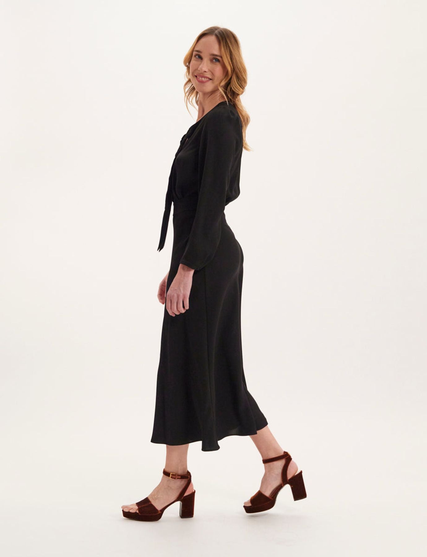 Vestido negro Ariel