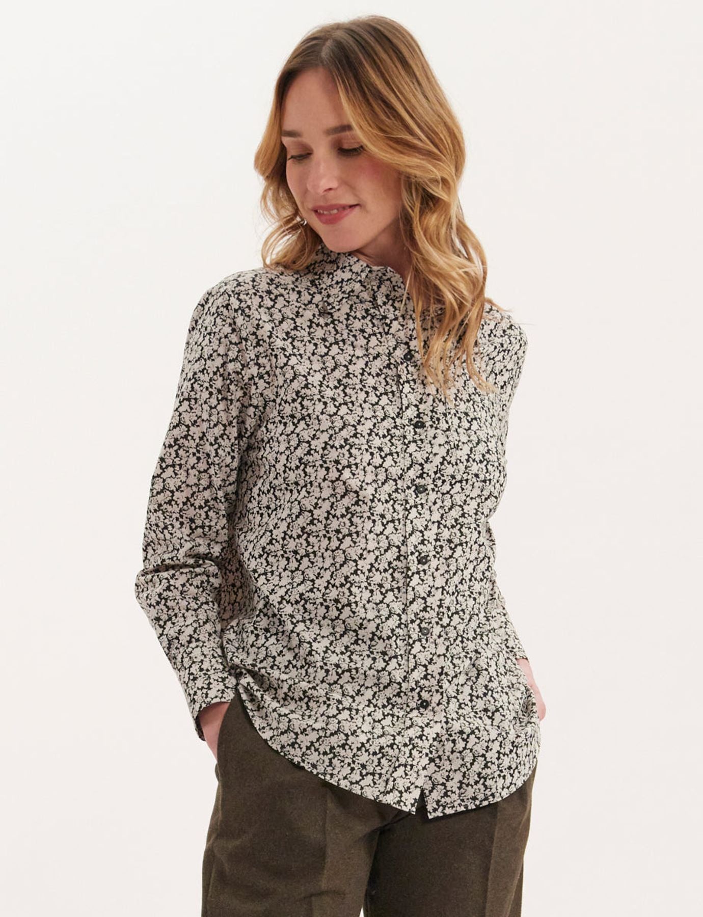 Maureen camisa estampada negra y beige