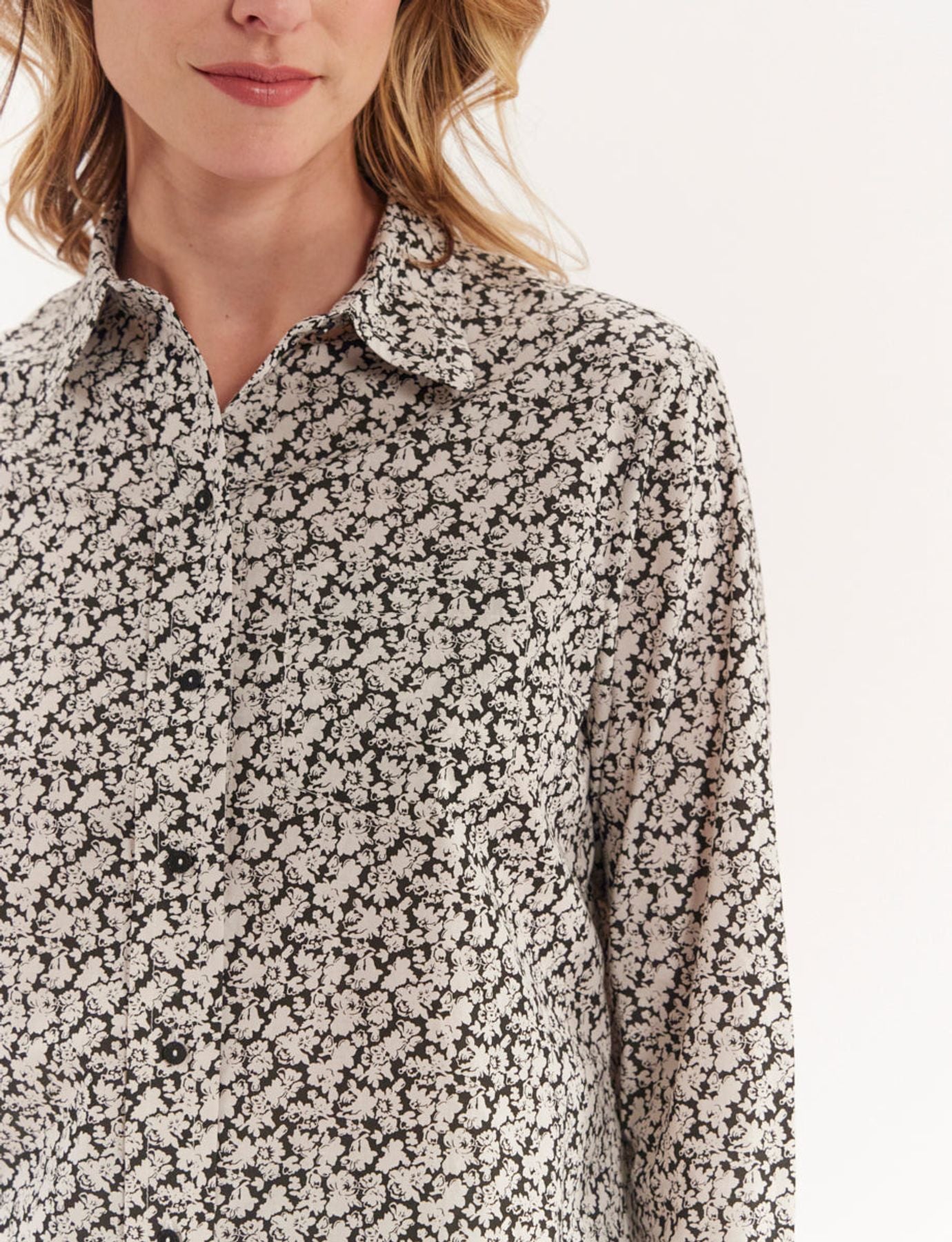 Maureen camisa estampada negra y beige