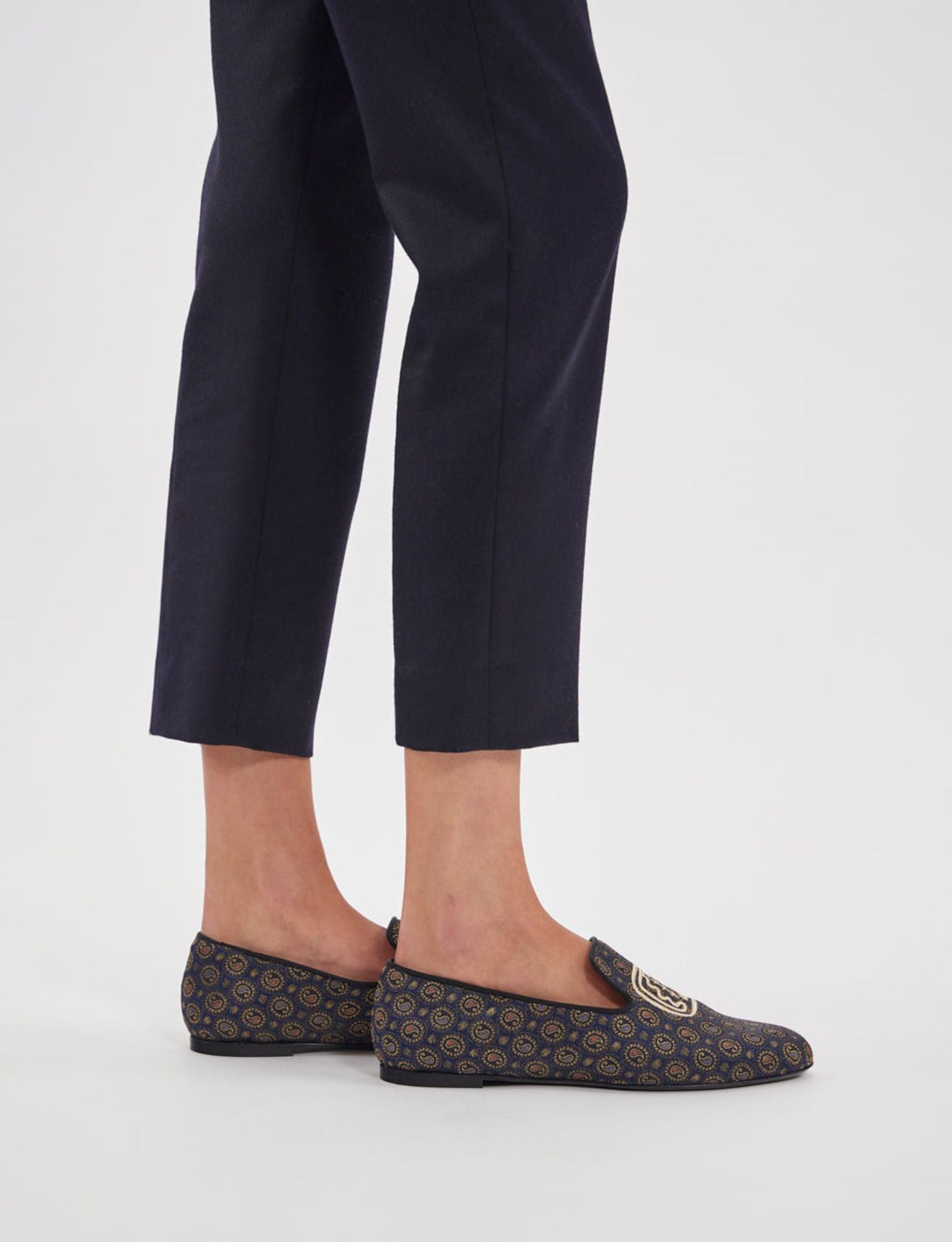 Pantofola ricamata blu e oro