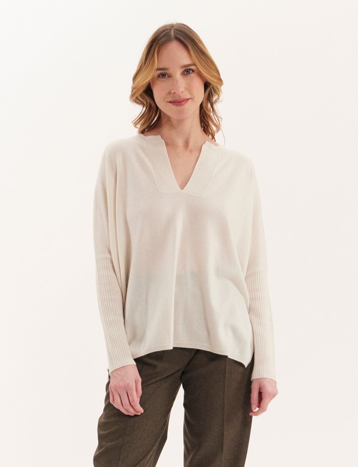 Maglia-Poncho de manga larga y cuello tunecino