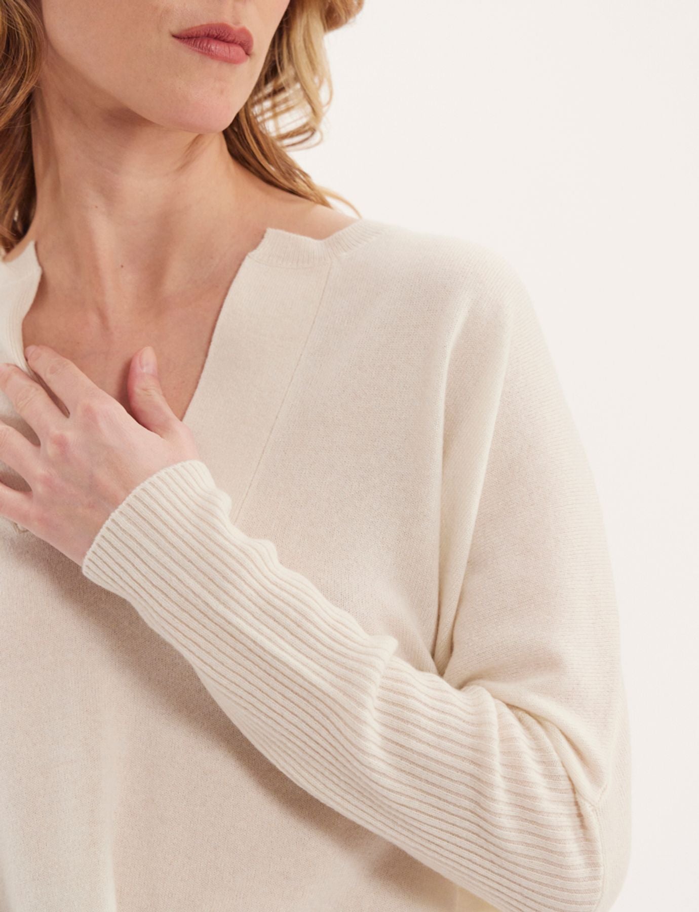 Maglia-Poncho de manga larga y cuello tunecino