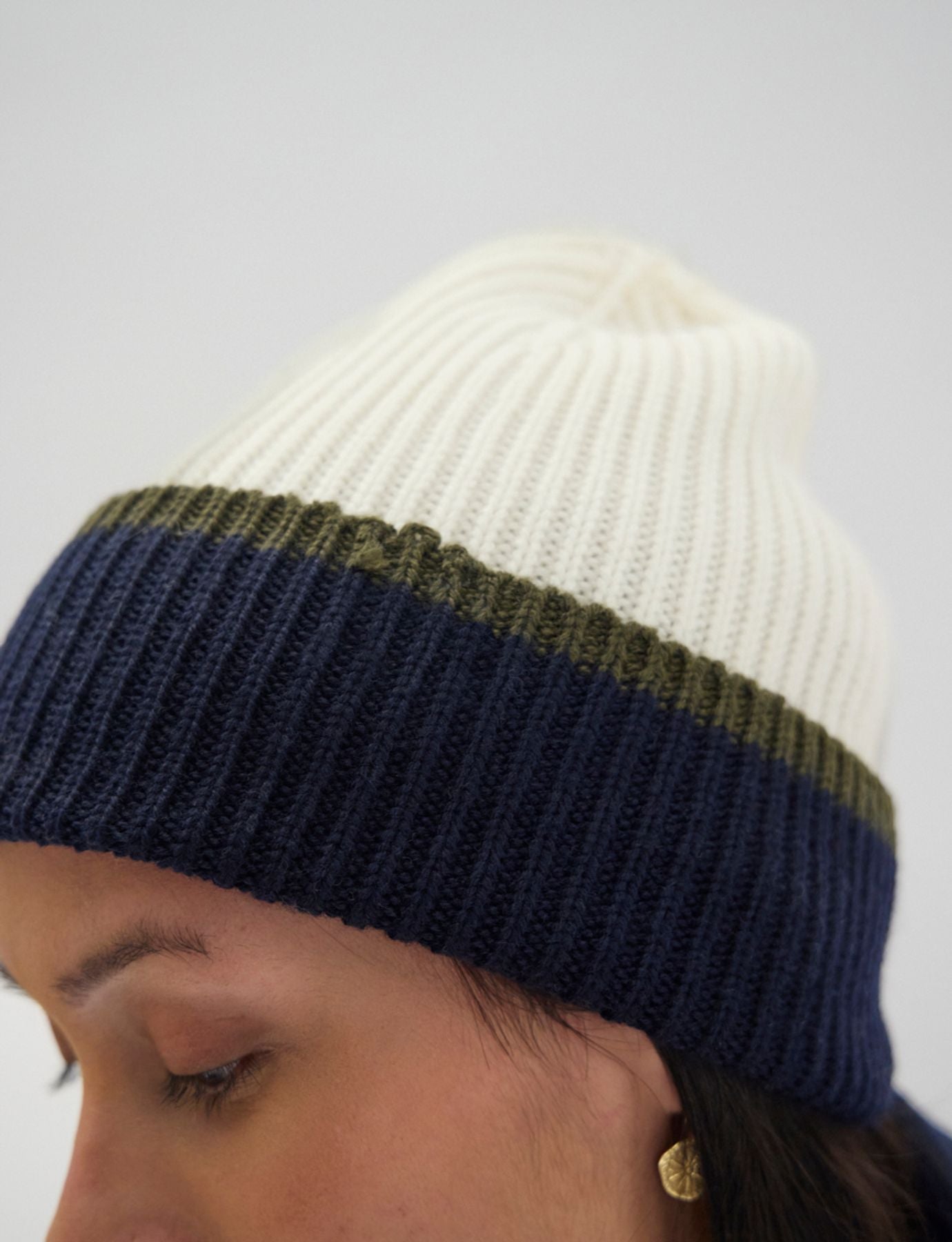 Cappello Pedro in maglia rovesciata ecru navy, maglia kaki