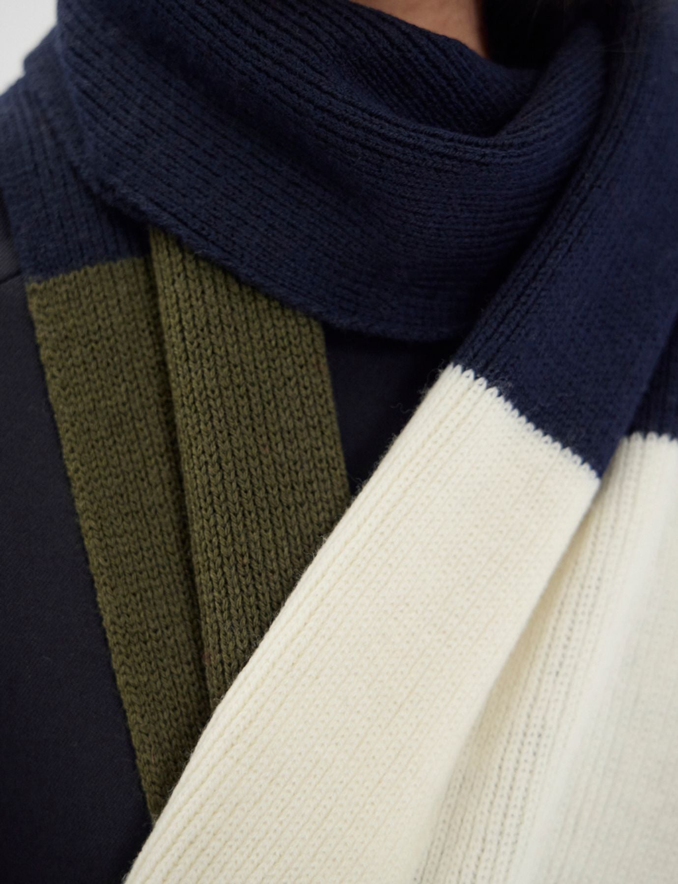 Sciarpa Ysée in lana, navy, kaki ed ecru