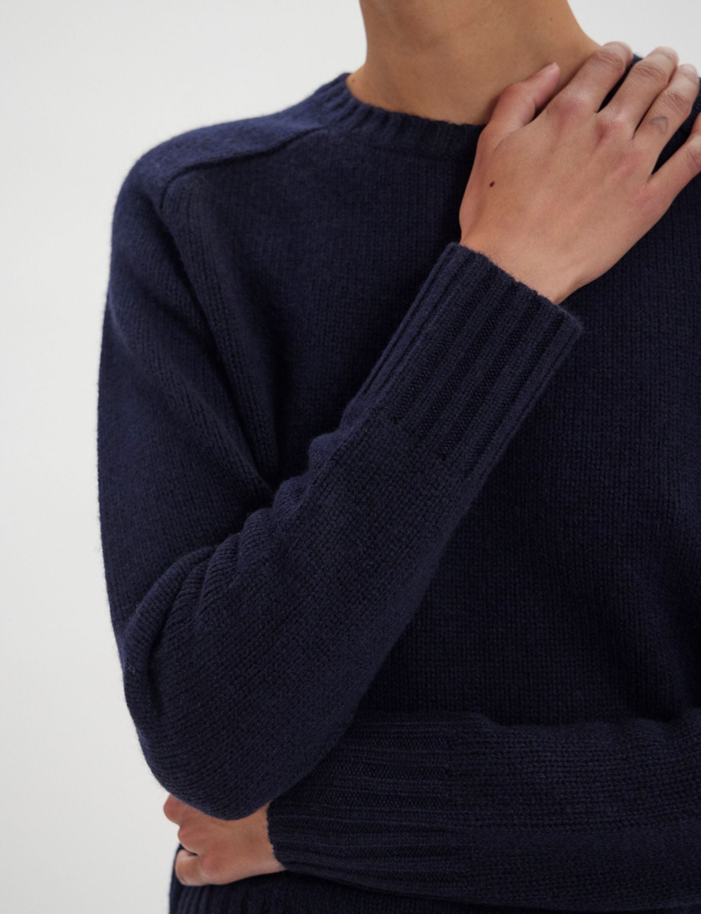 Maglia Arthur in lana e cachemire color navy