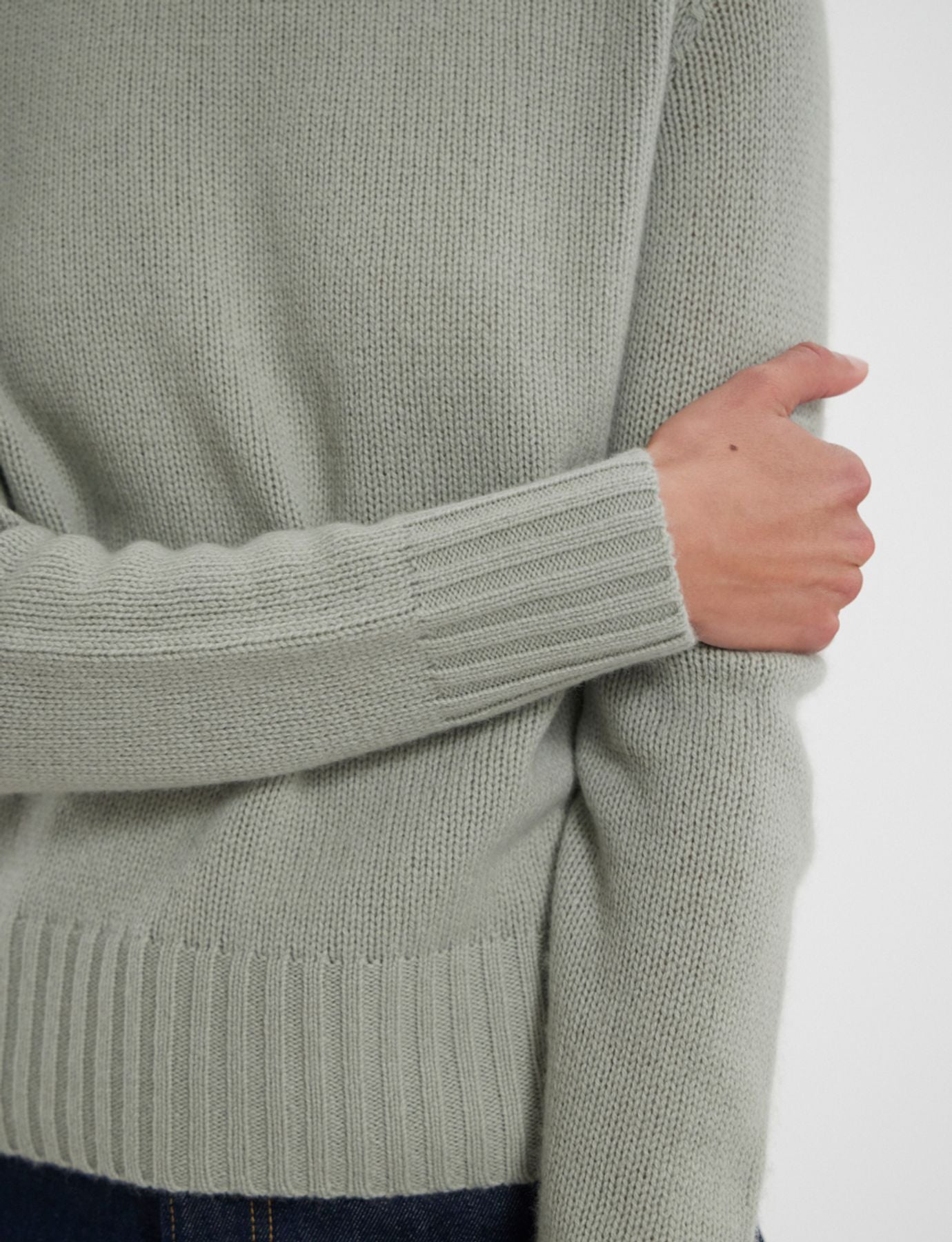 arthur-in-laina-e-cashmere-verde-mandorla-maglione