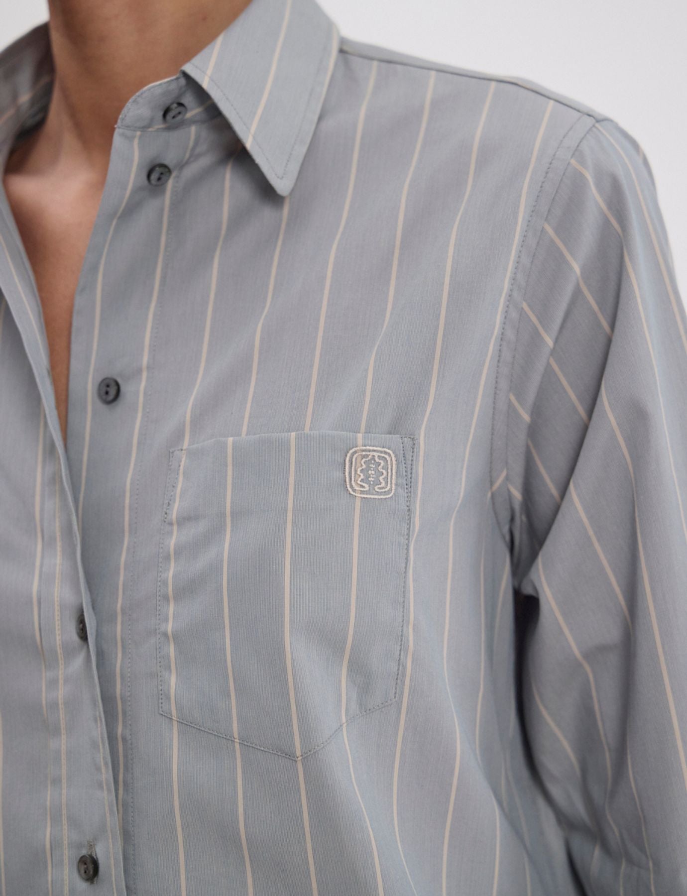 Camicia Maureen in cotone verde mandorla con righe beige