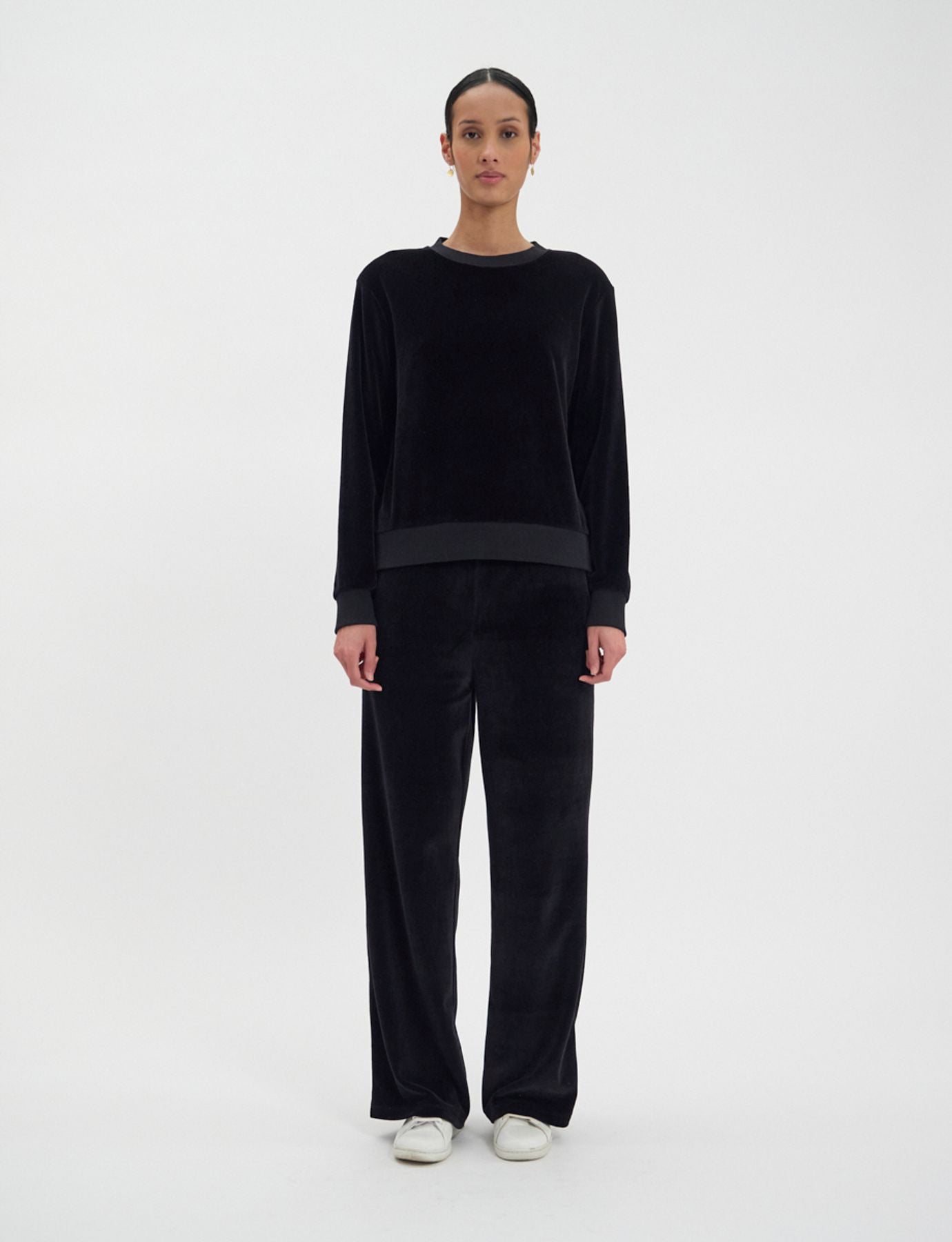 Felpa Mathilde in velluto nero liscio