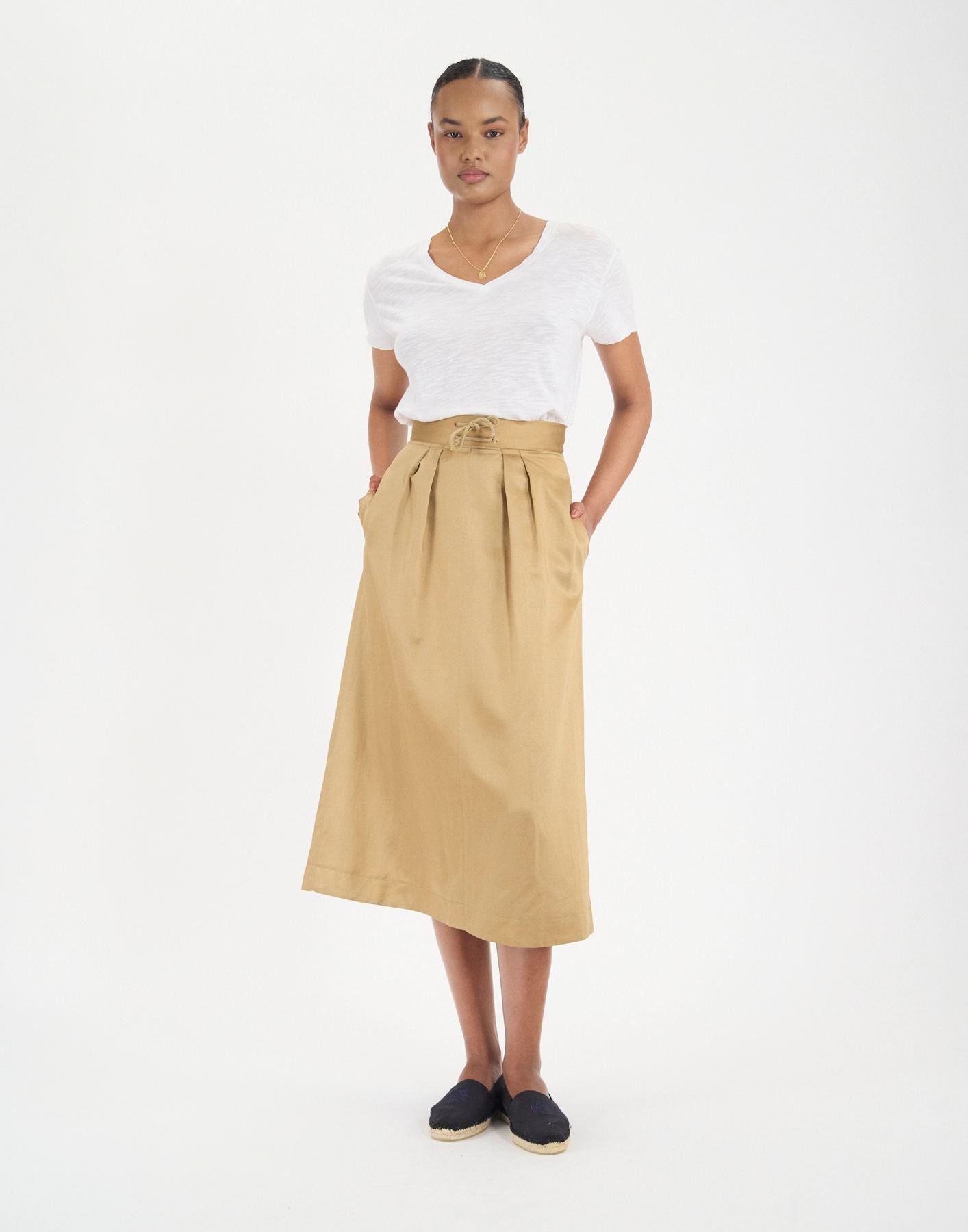 Maud pleated skirt in camel linen blend
