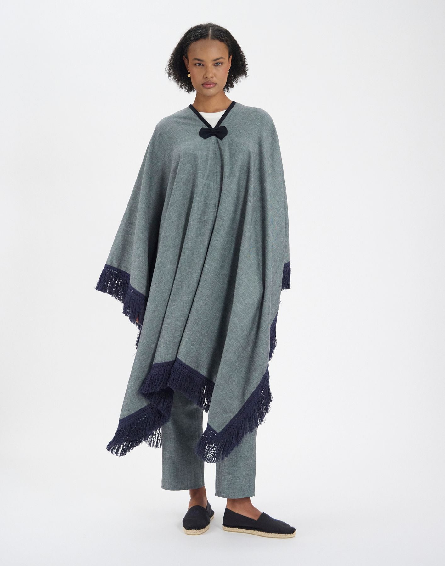 Poncho Gonzalo in misto lino grigio