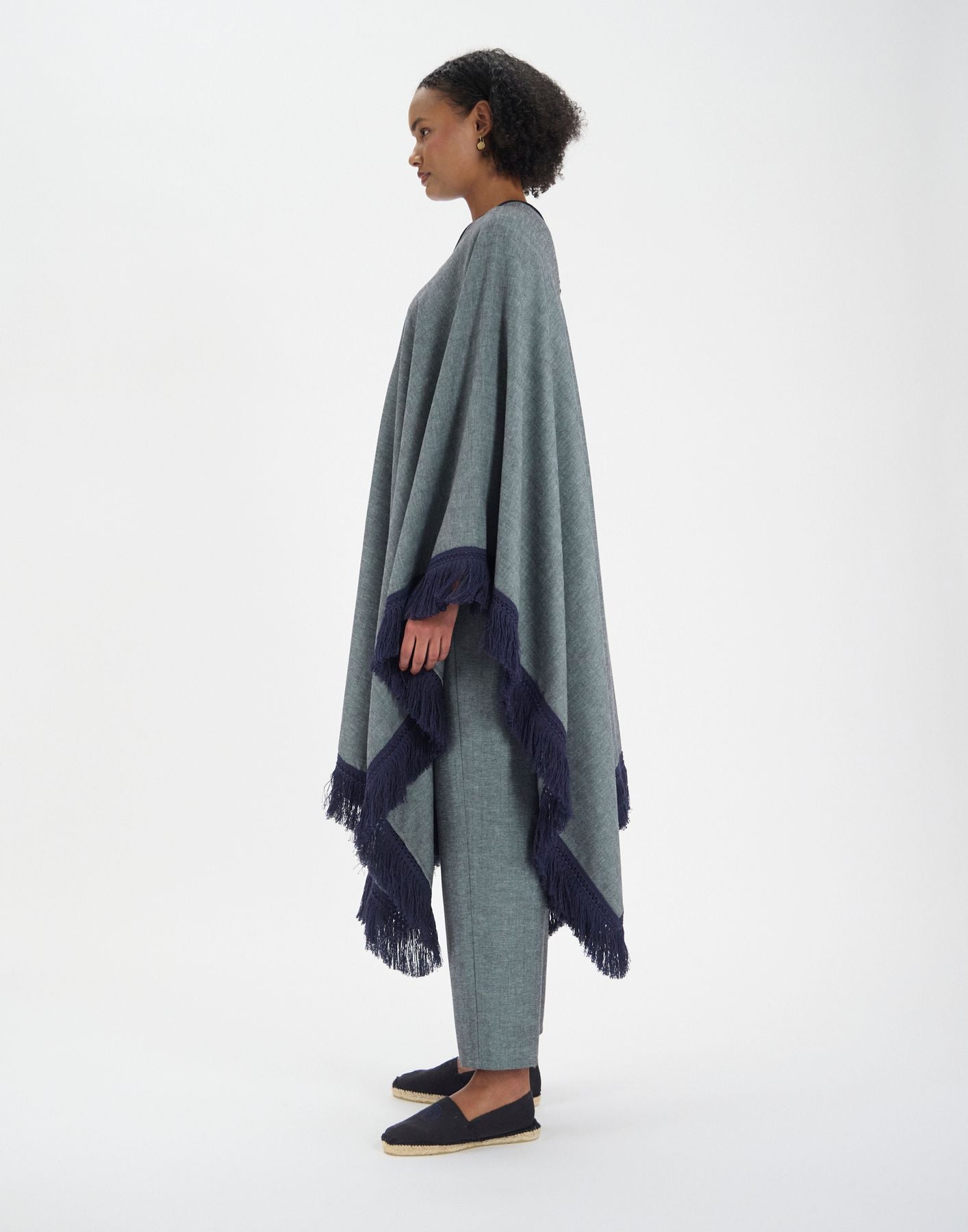 Poncho Gonzalo in misto lino grigio