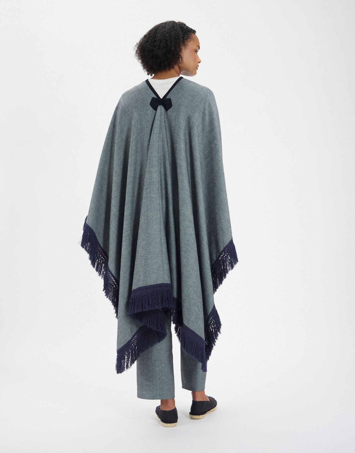 Poncho Gonzalo in misto lino grigio