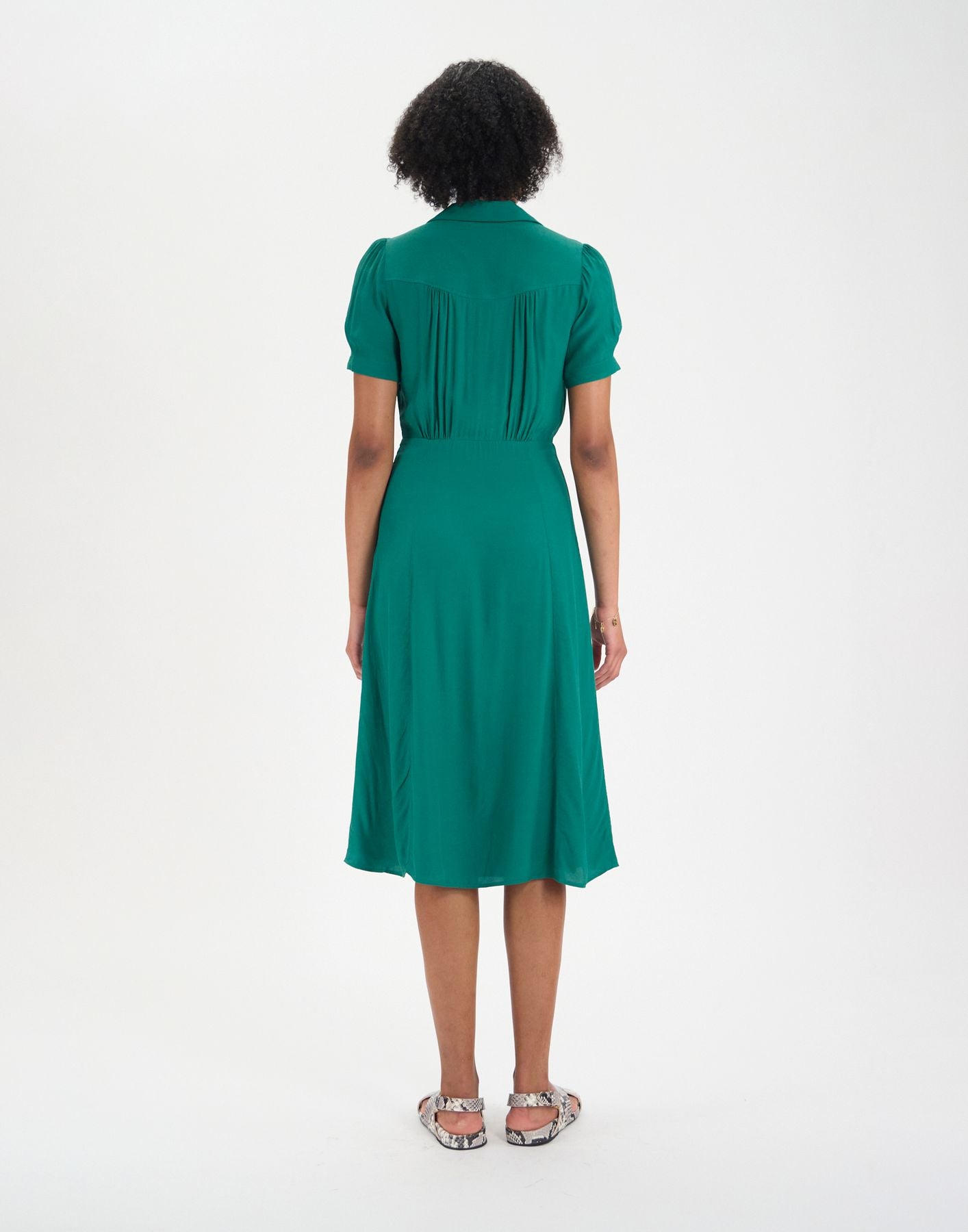 Robe Angèle verte à motif feuille de chêne