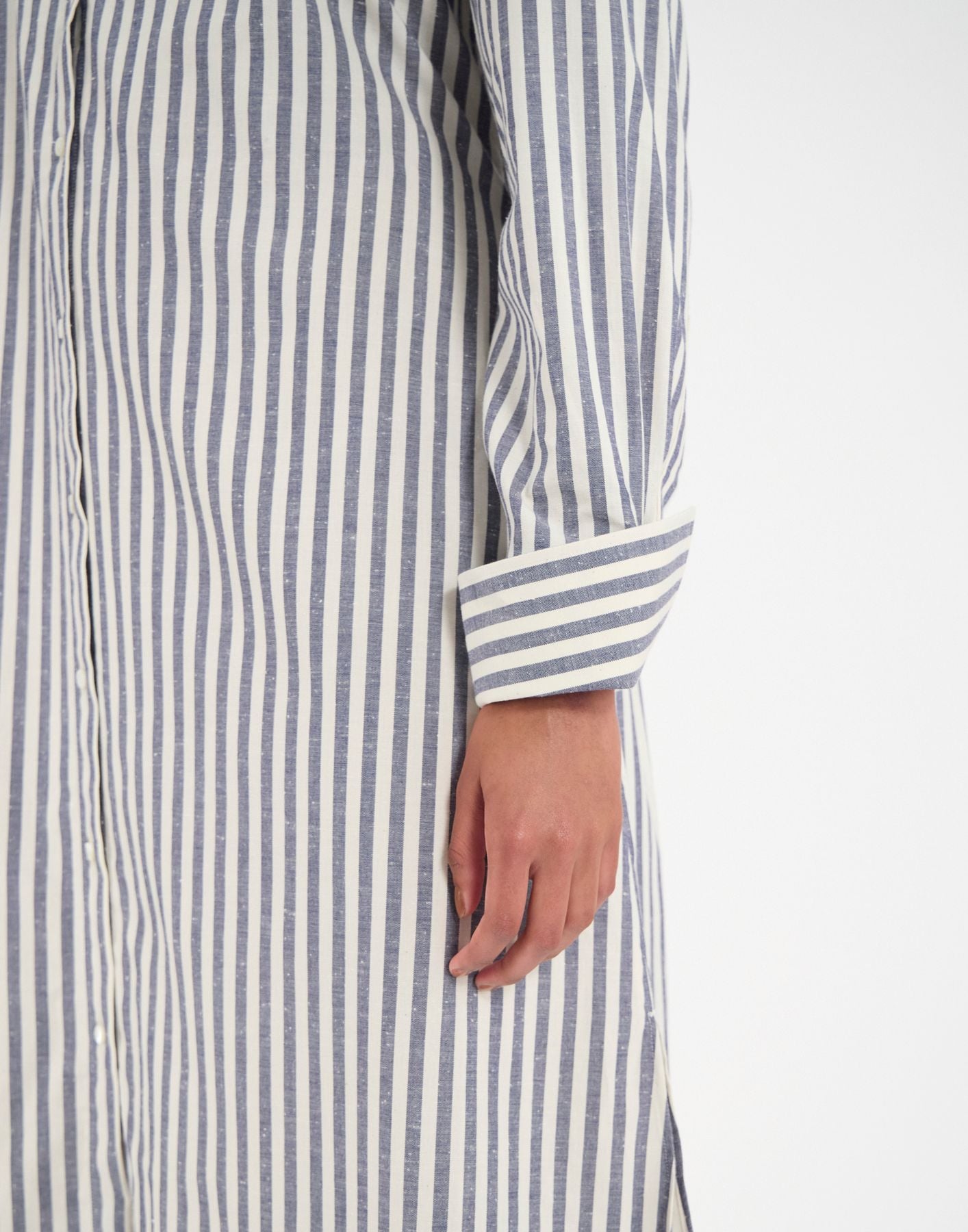 Blaues Douglas-Kleid aus Baumwolle mit dicken Streifen
