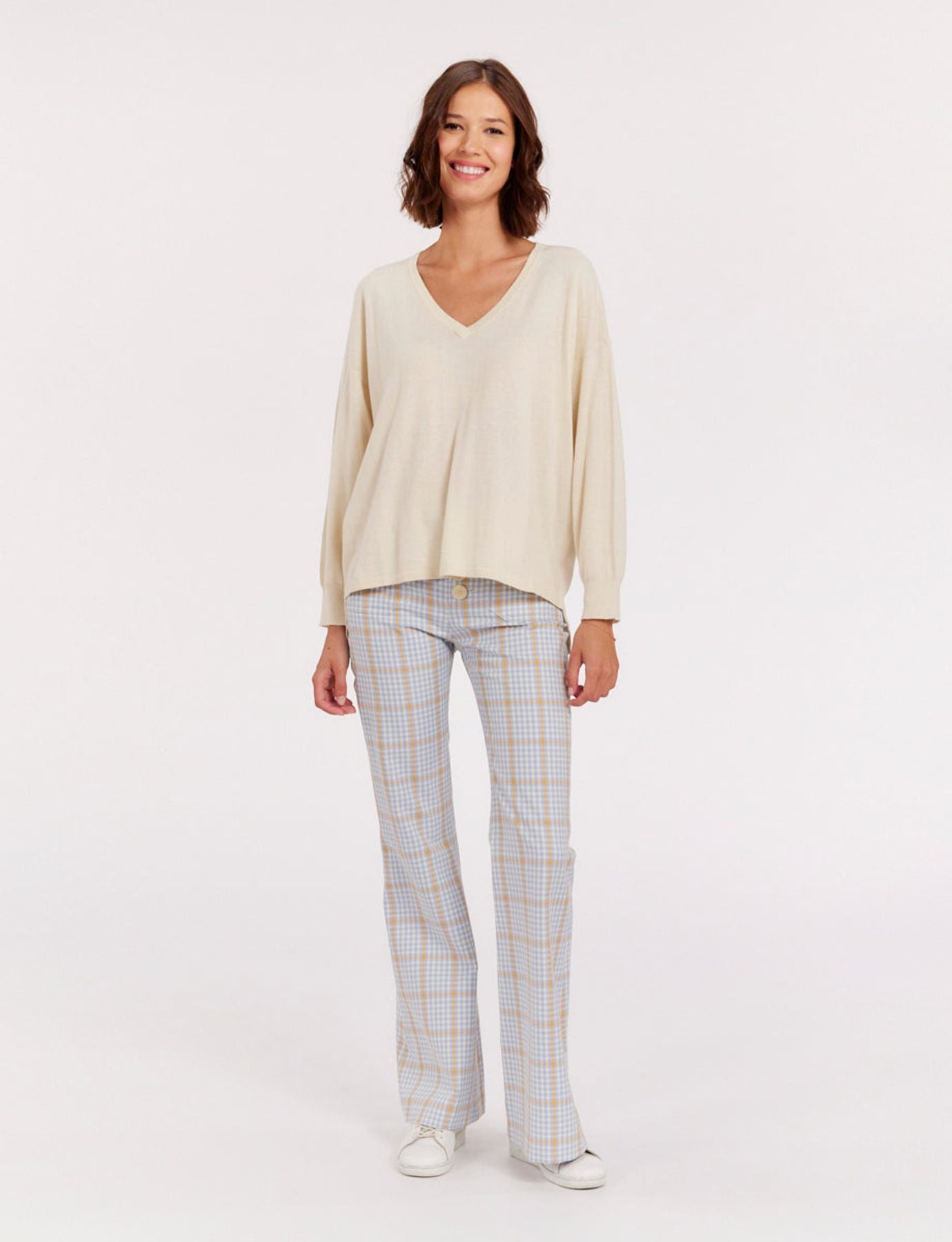 anton-maglione-in-cashmere-avorio-con-scollo-a-v