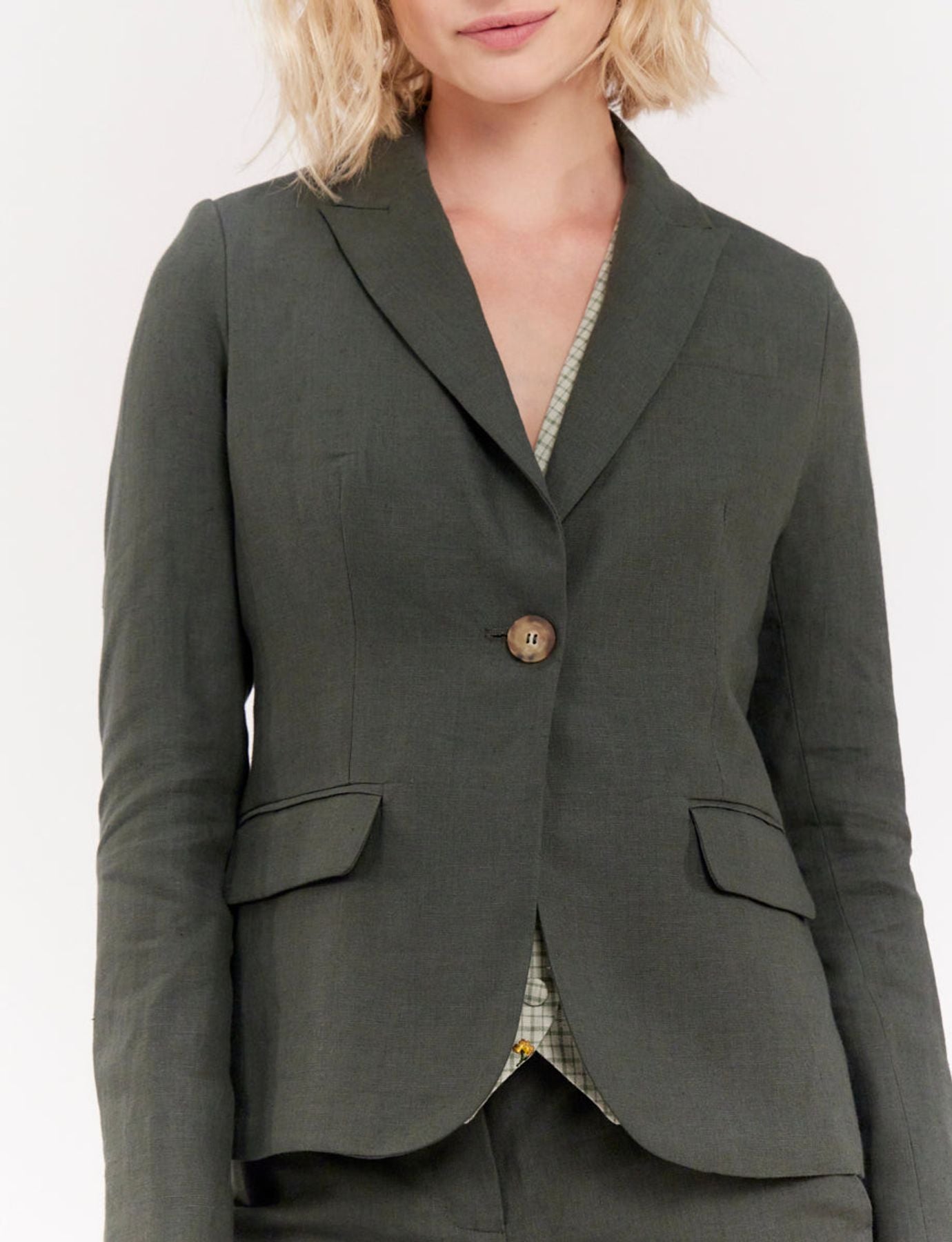 chaqueta-nicoletta-de-lino-verde-oscuro